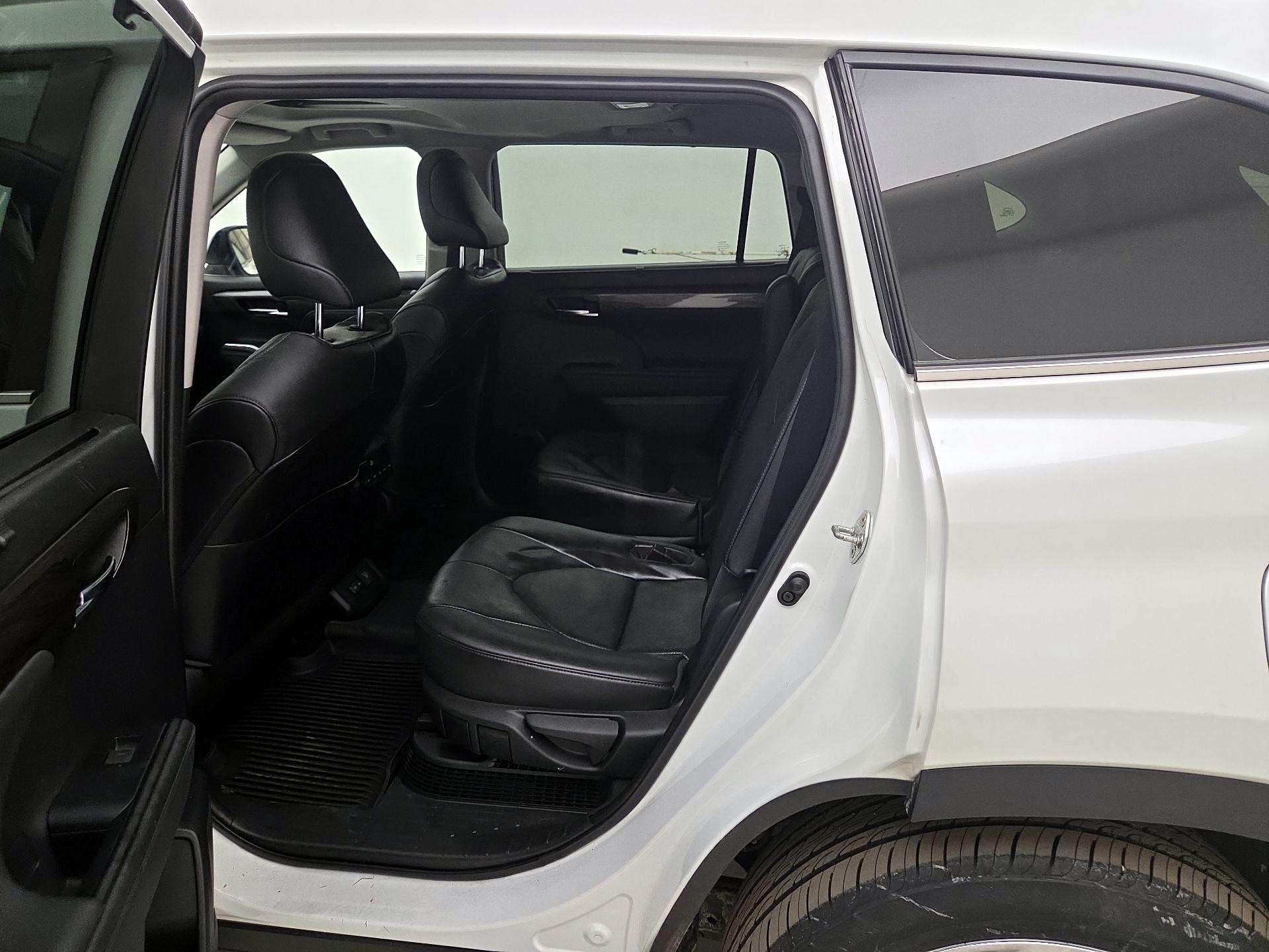 Thumbnail: 2023 Toyota Highlander - 20