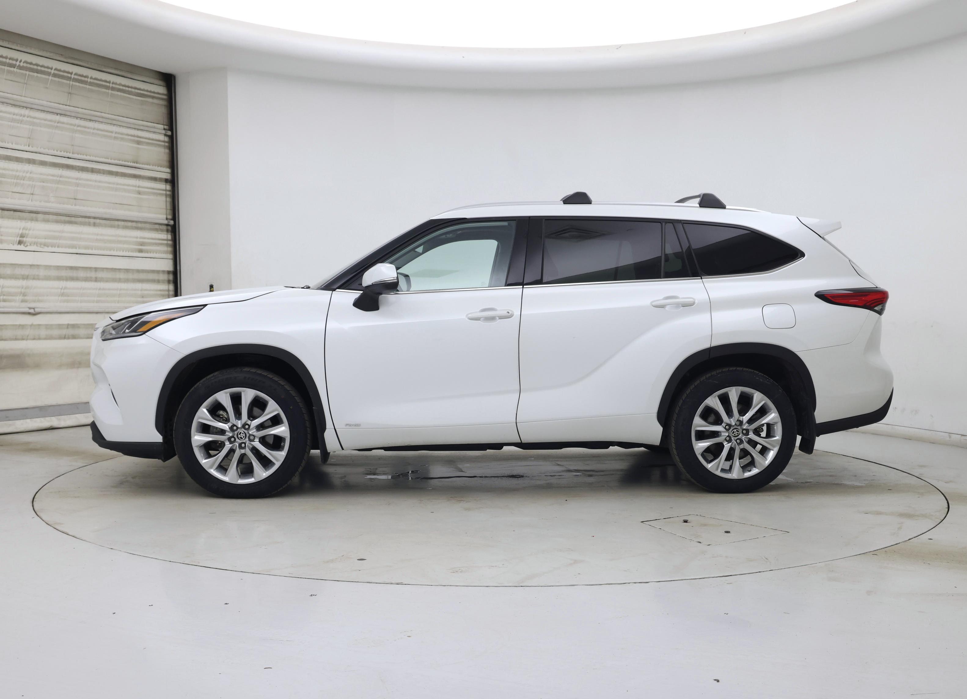 Thumbnail: 2023 Toyota Highlander - 3