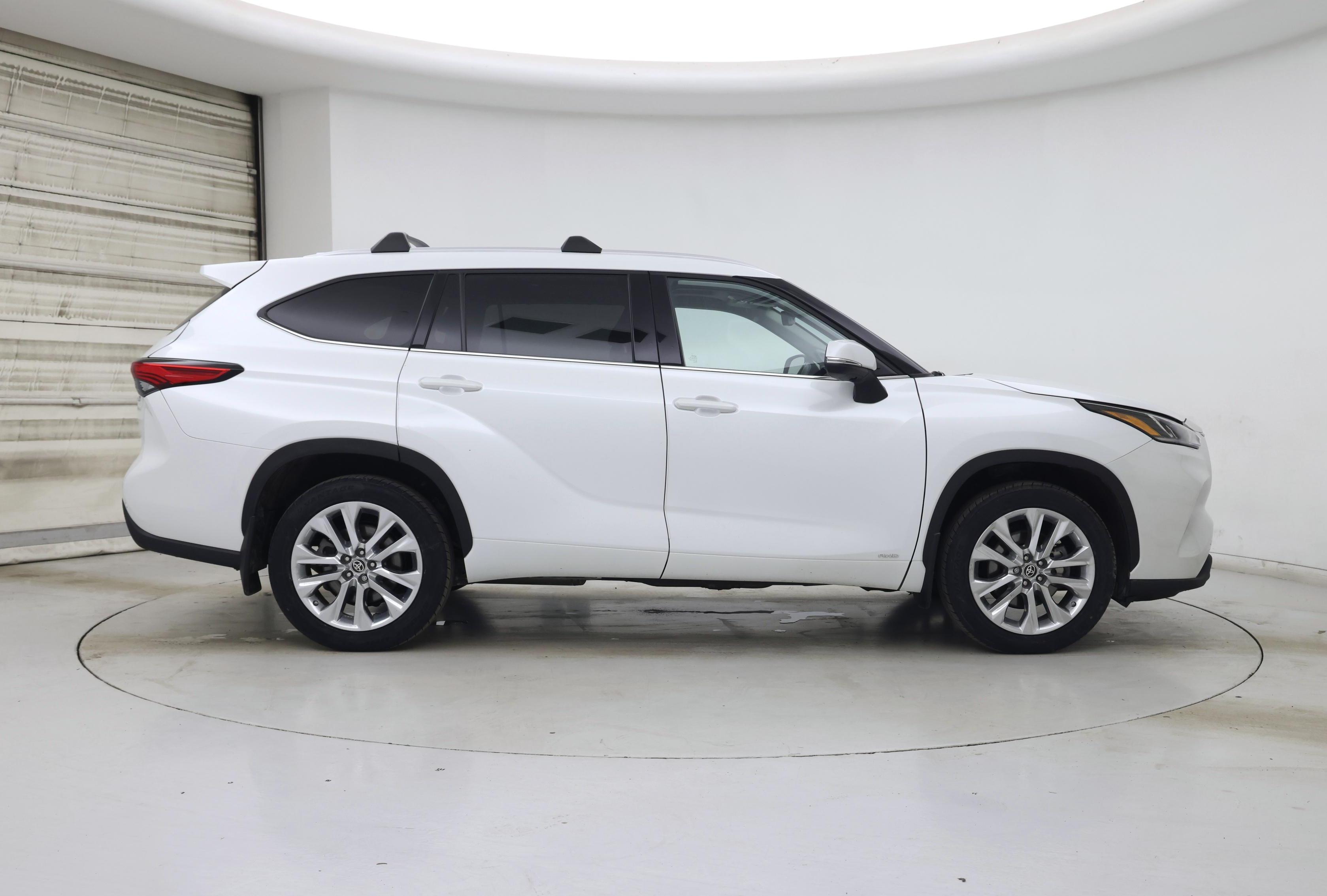 Thumbnail: 2023 Toyota Highlander - 7