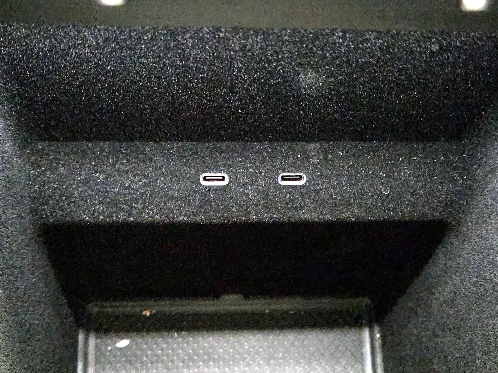 Thumbnail: 2023 Rivian R1S - 17