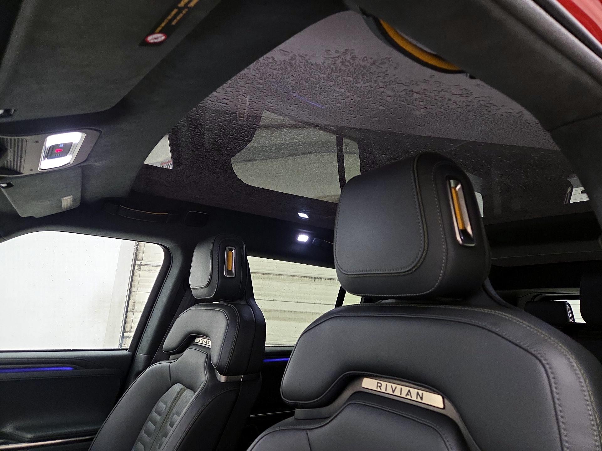 Thumbnail: 2023 Rivian R1S - 18