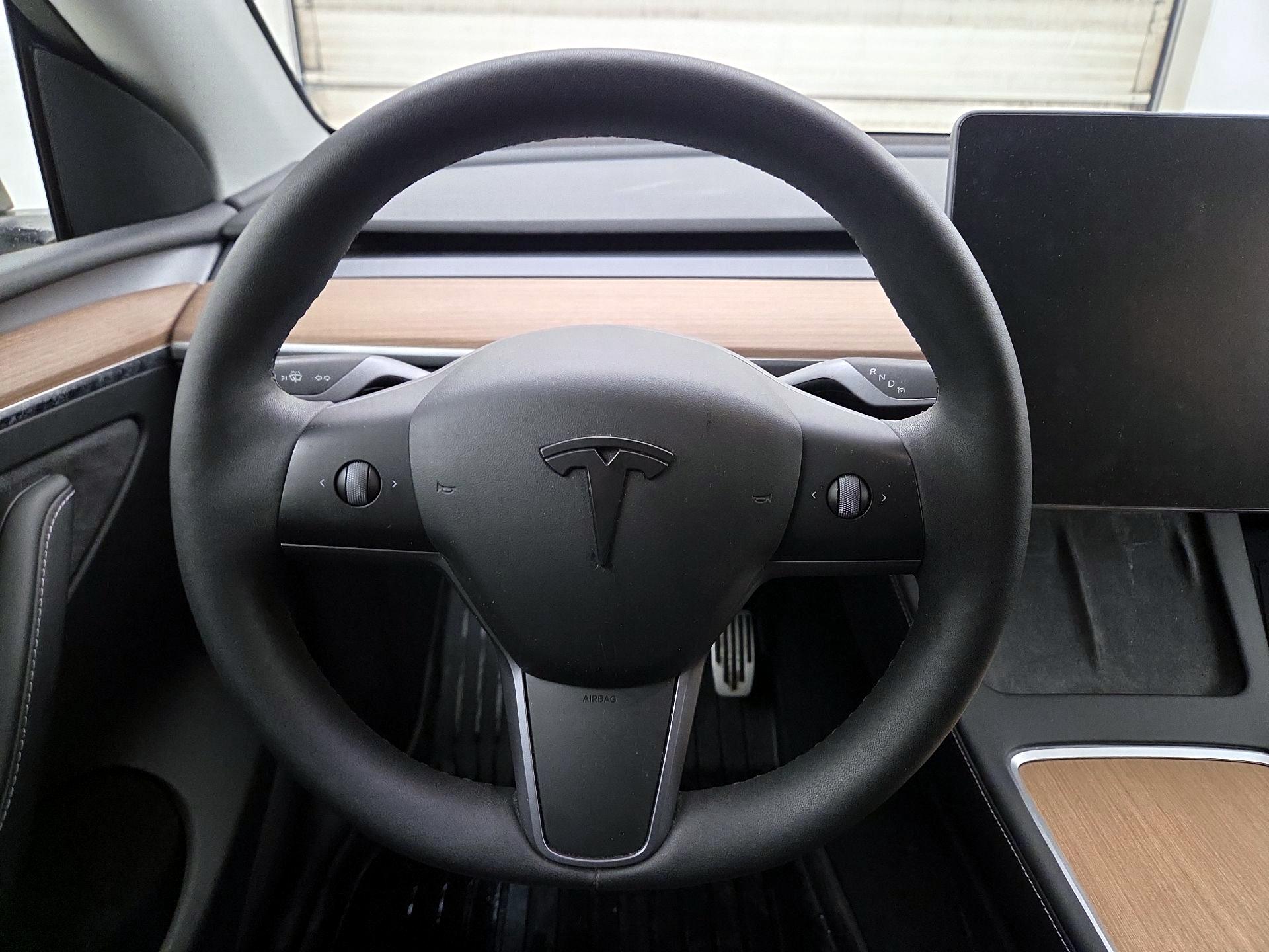 Thumbnail: 2023 Tesla Model Y - 10