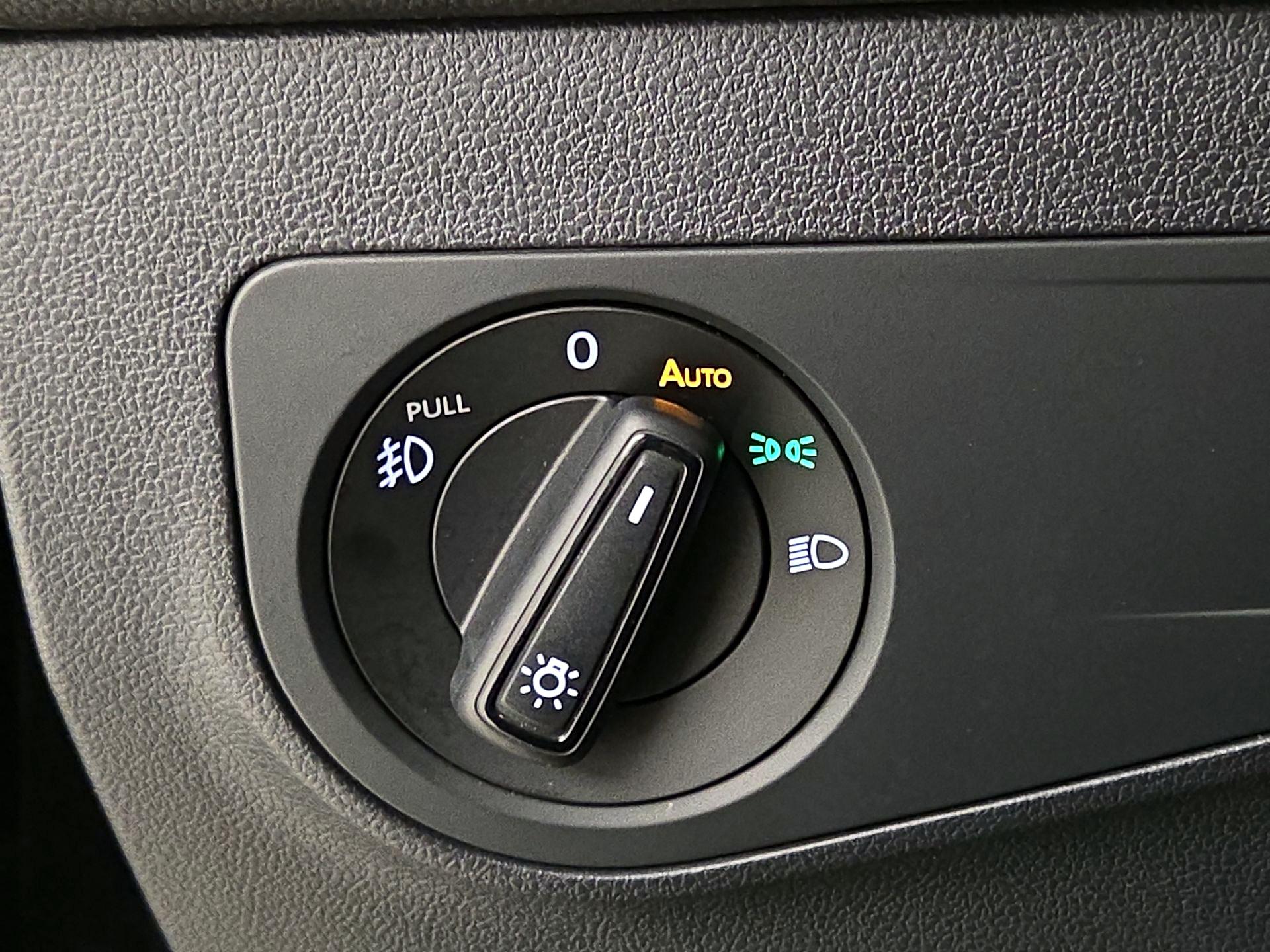 Thumbnail: 2018 Volkswagen Tiguan - 13