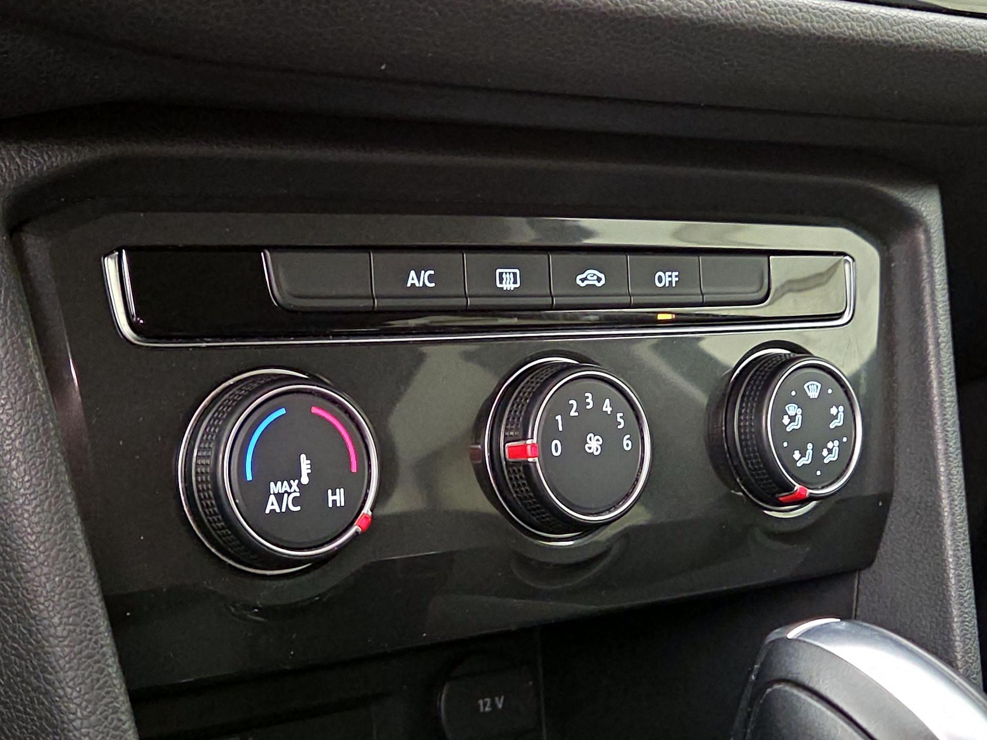 Thumbnail: 2018 Volkswagen Tiguan - 16