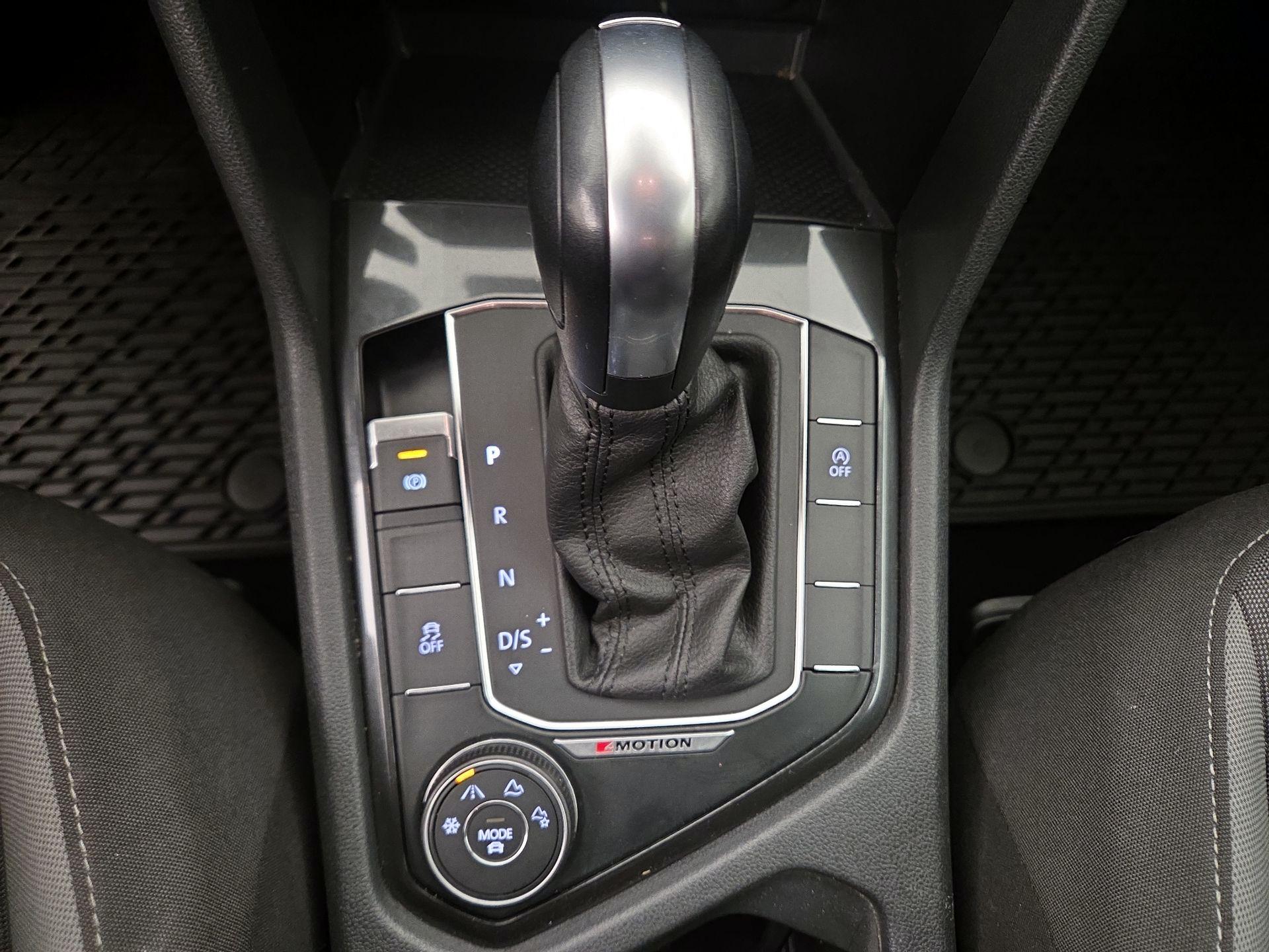 Thumbnail: 2018 Volkswagen Tiguan - 17