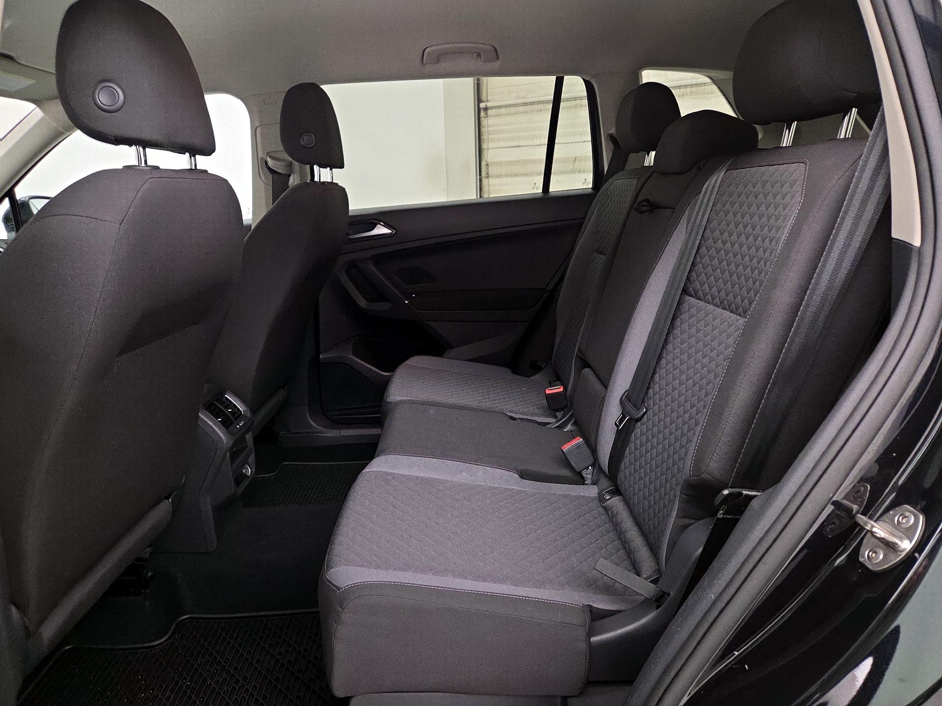 Thumbnail: 2018 Volkswagen Tiguan - 19