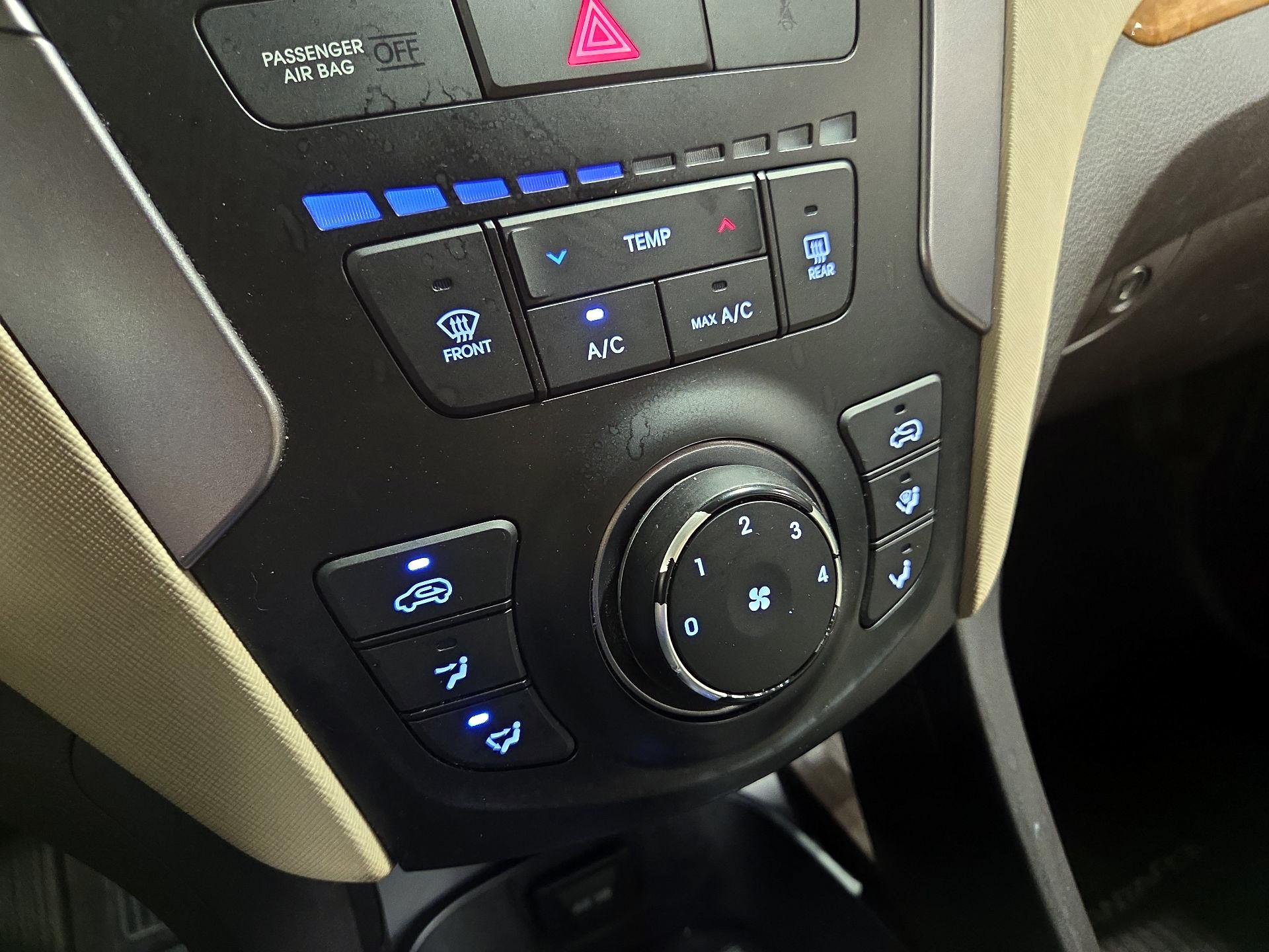 Thumbnail: 2014 Hyundai Santa Fe - 16