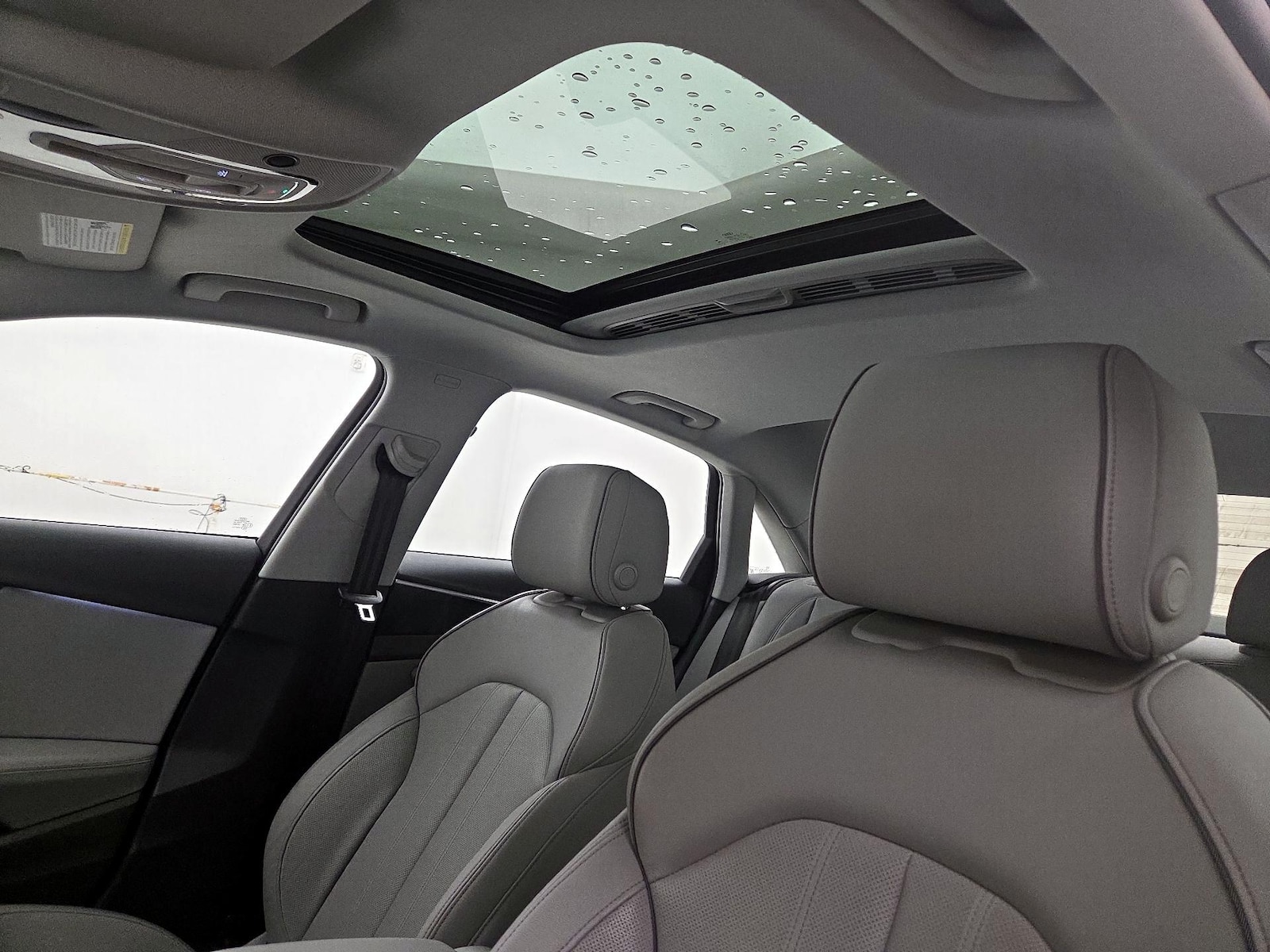 Sunroof(s) & Overhead Airbags
