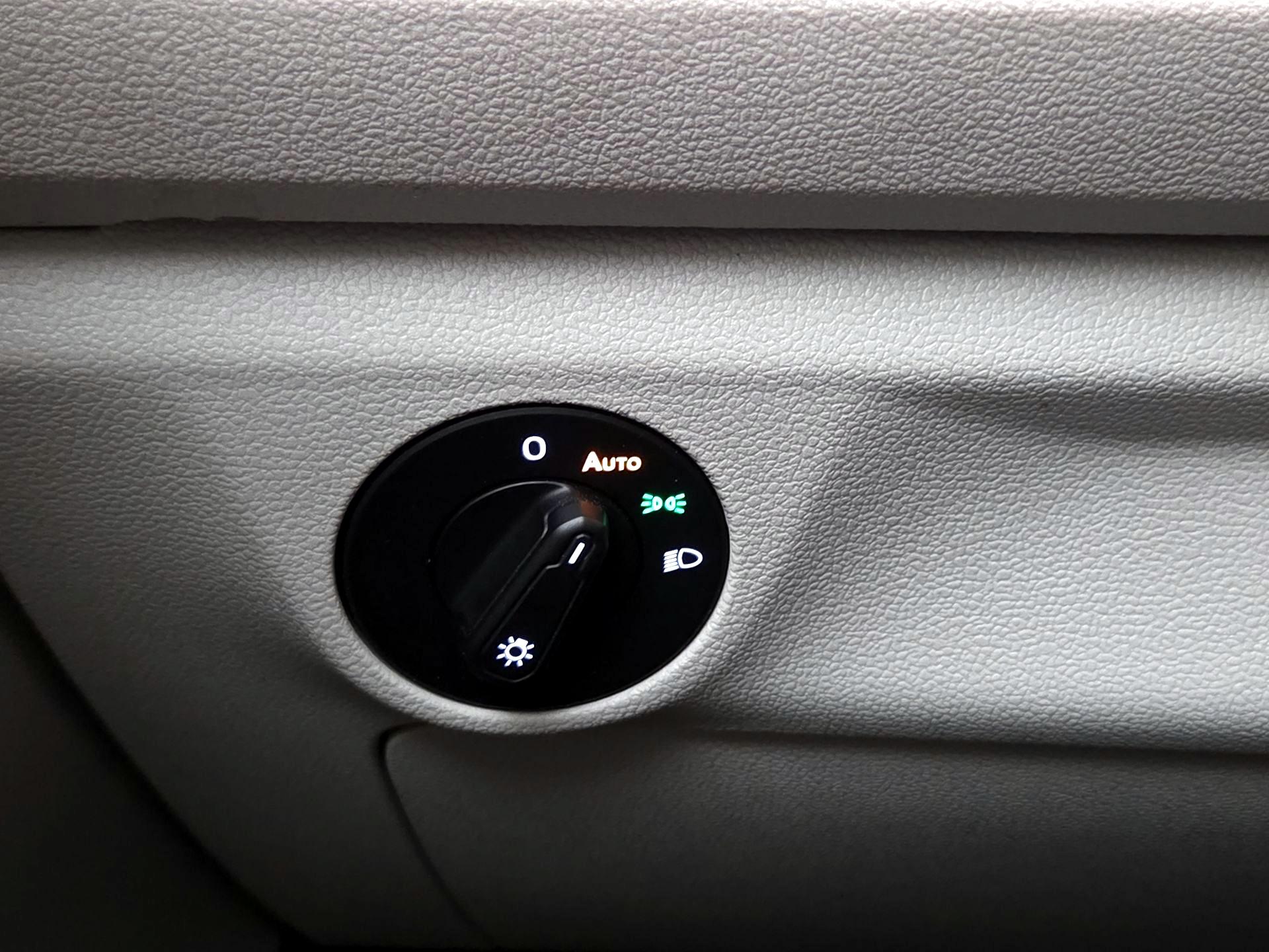 Thumbnail: 2019 Volkswagen Jetta - 13