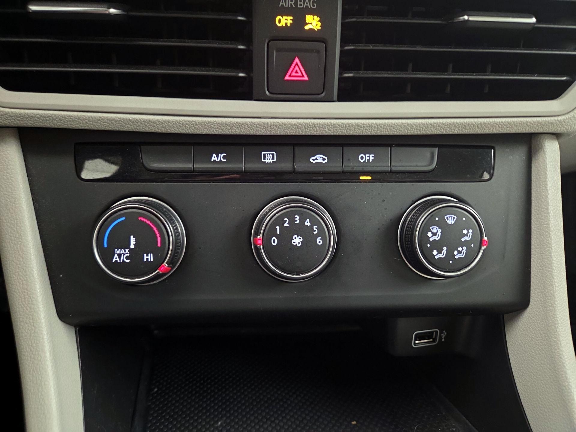 Thumbnail: 2019 Volkswagen Jetta - 16