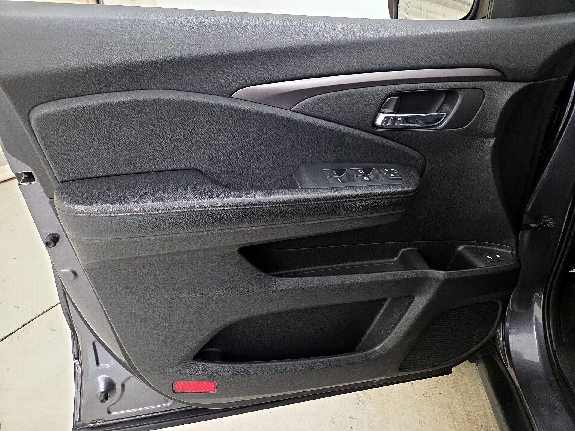 Thumbnail: 2016 Honda Pilot - 12