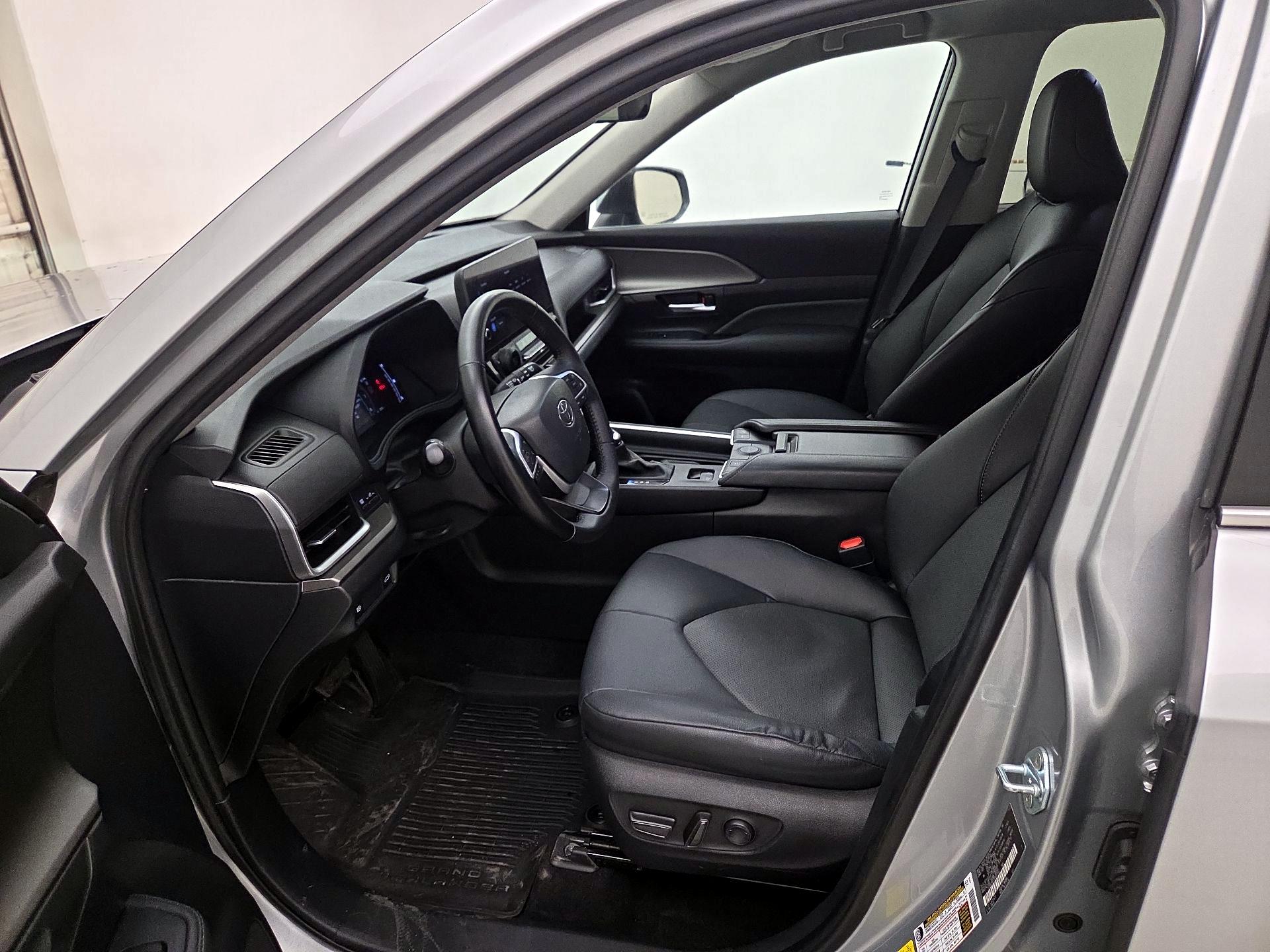 Thumbnail: 2024 Toyota Highlander - 11