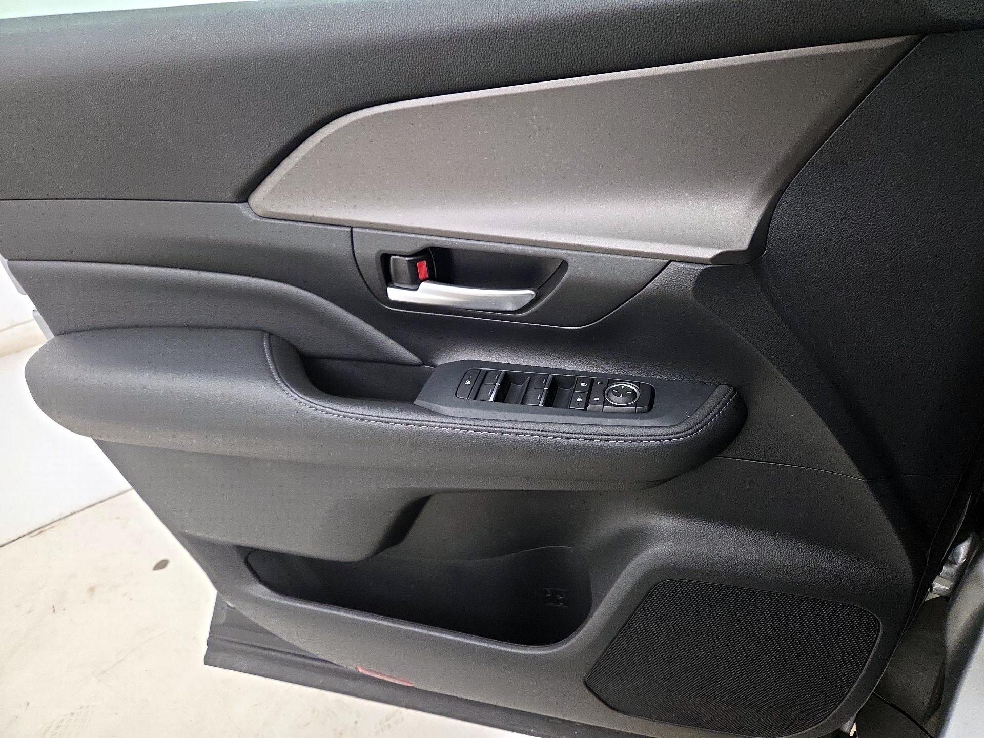 Thumbnail: 2024 Toyota Highlander - 12