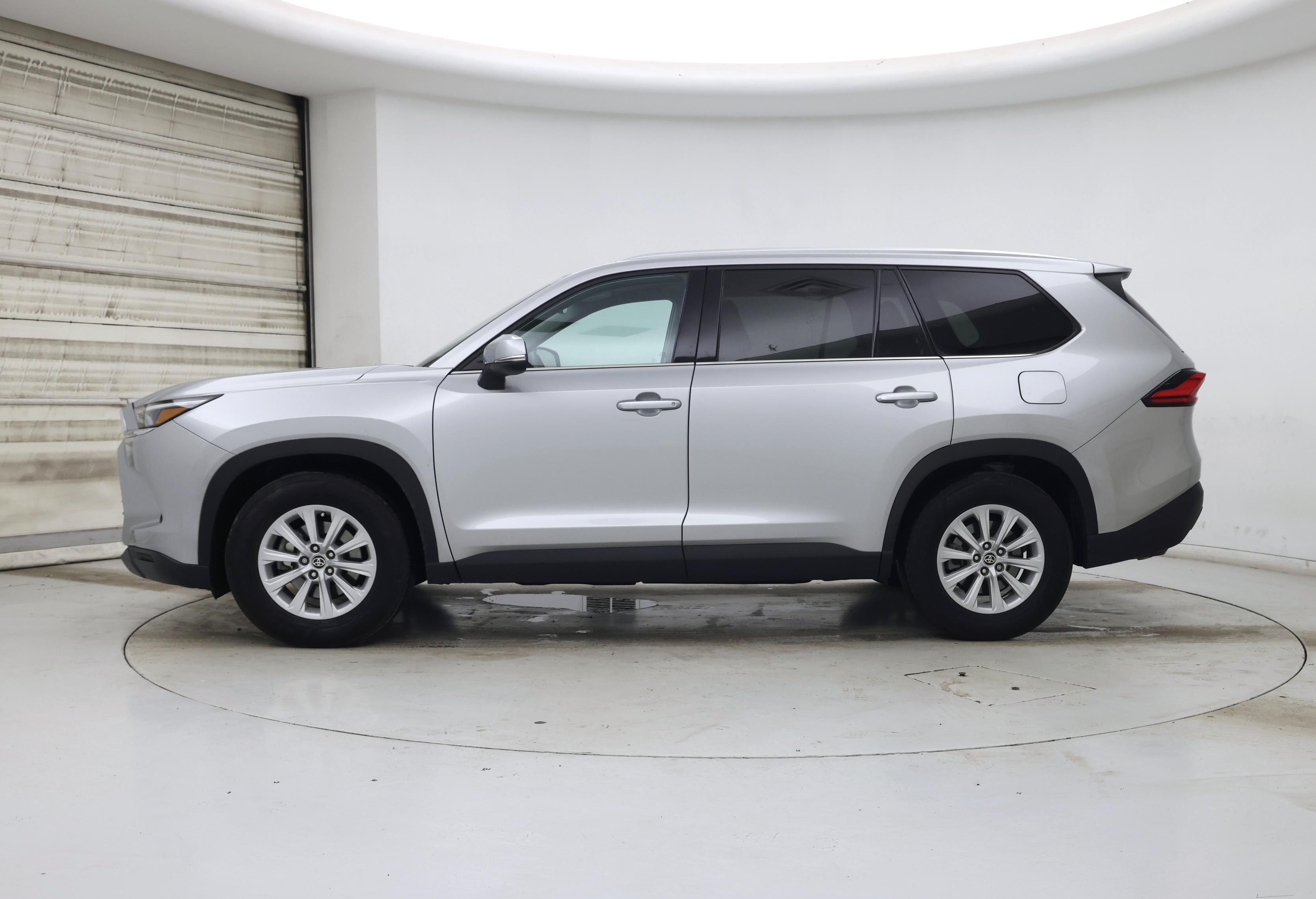 Thumbnail: 2024 Toyota Highlander - 3