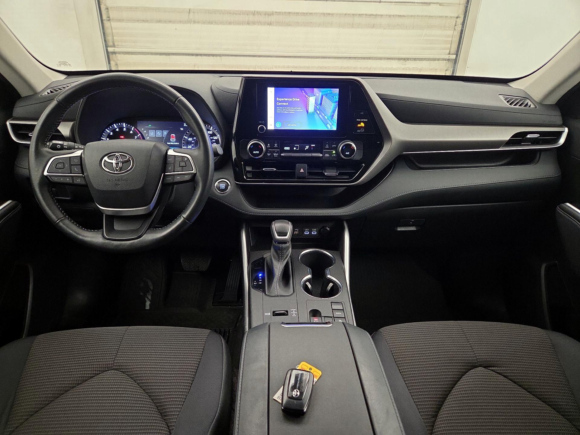 Thumbnail: 2023 Toyota Highlander - 9