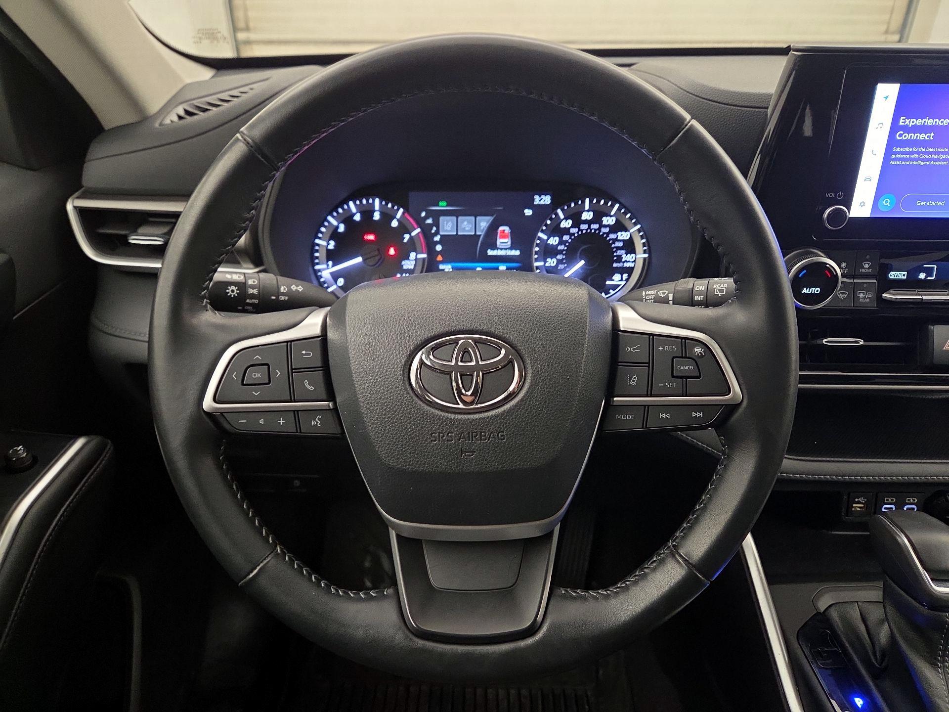 Thumbnail: 2023 Toyota Highlander - 10