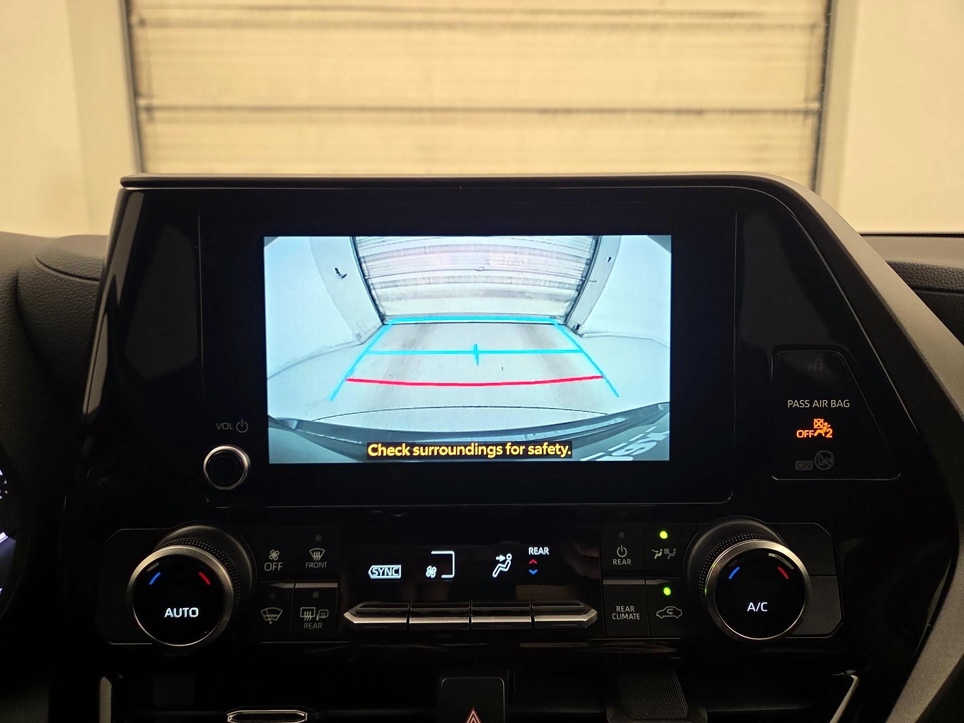 Thumbnail: 2023 Toyota Highlander - 14