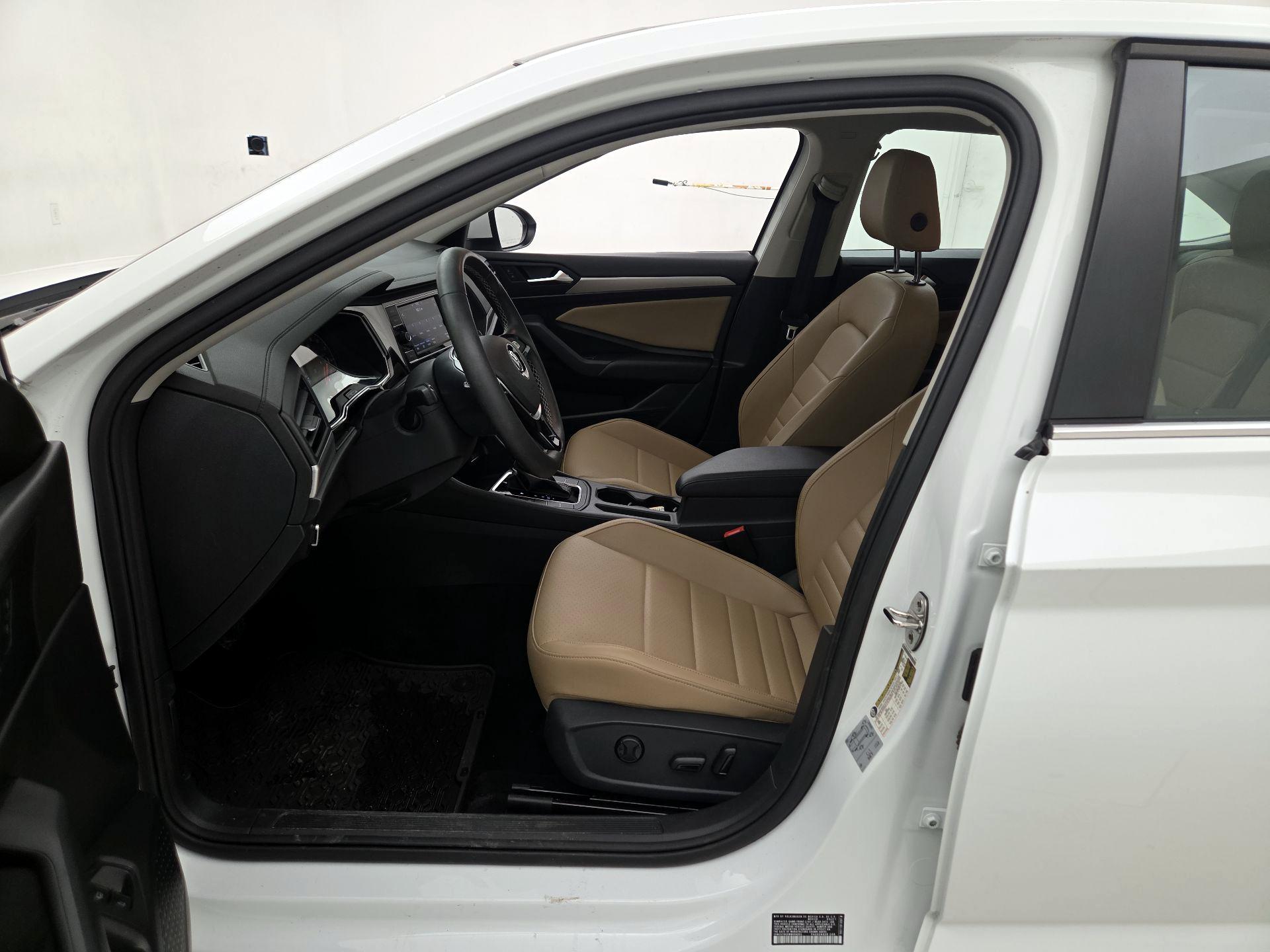 Thumbnail: 2021 Volkswagen Jetta - 11