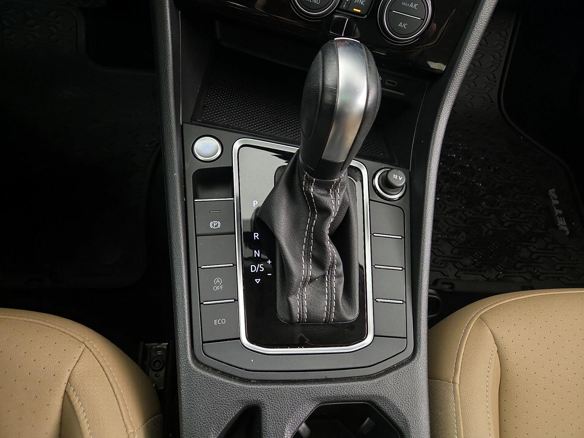 Thumbnail: 2021 Volkswagen Jetta - 17