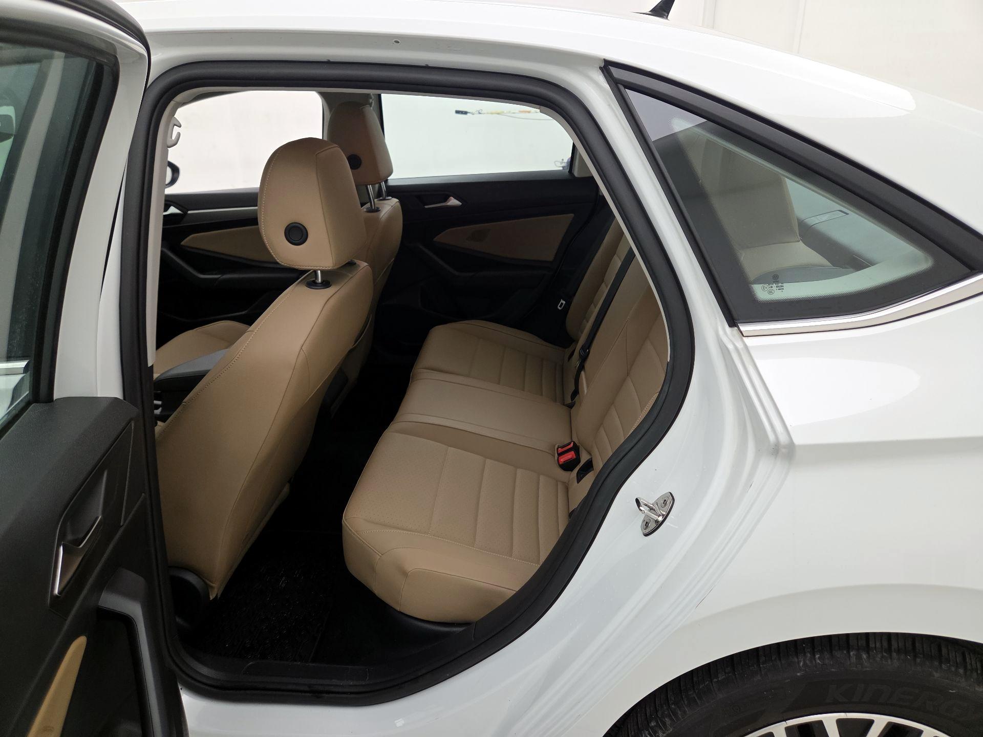 Thumbnail: 2021 Volkswagen Jetta - 20