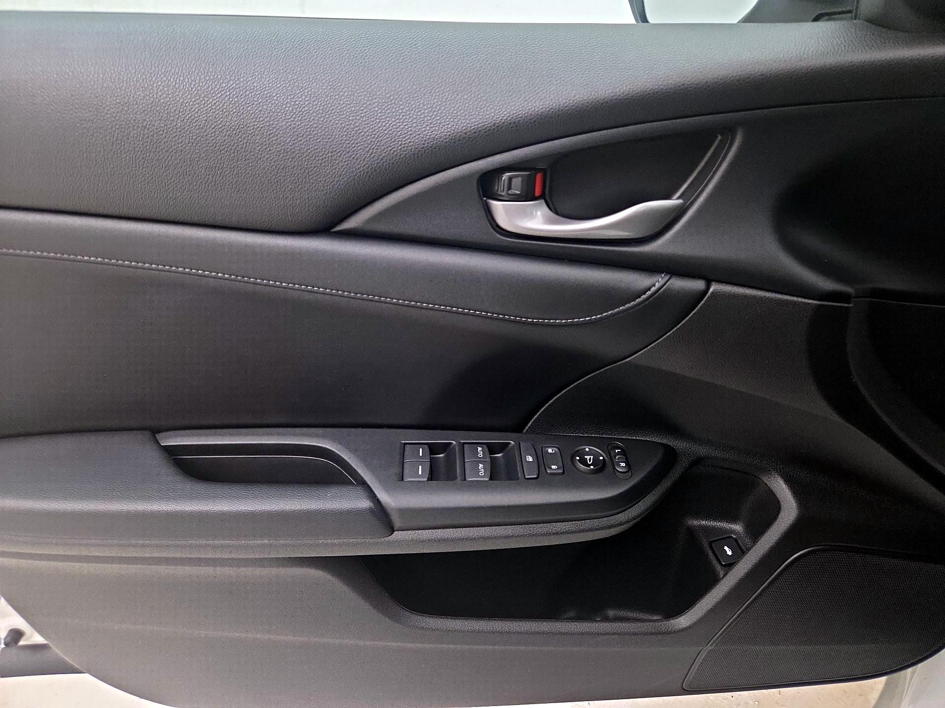 Thumbnail: 2019 Honda Insight - 12