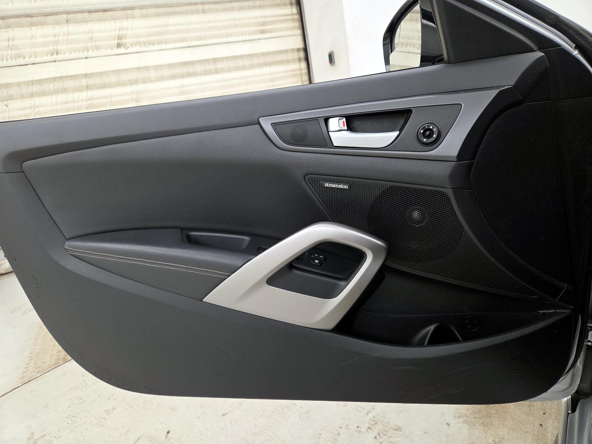 Thumbnail: 2017 Hyundai Veloster - 12