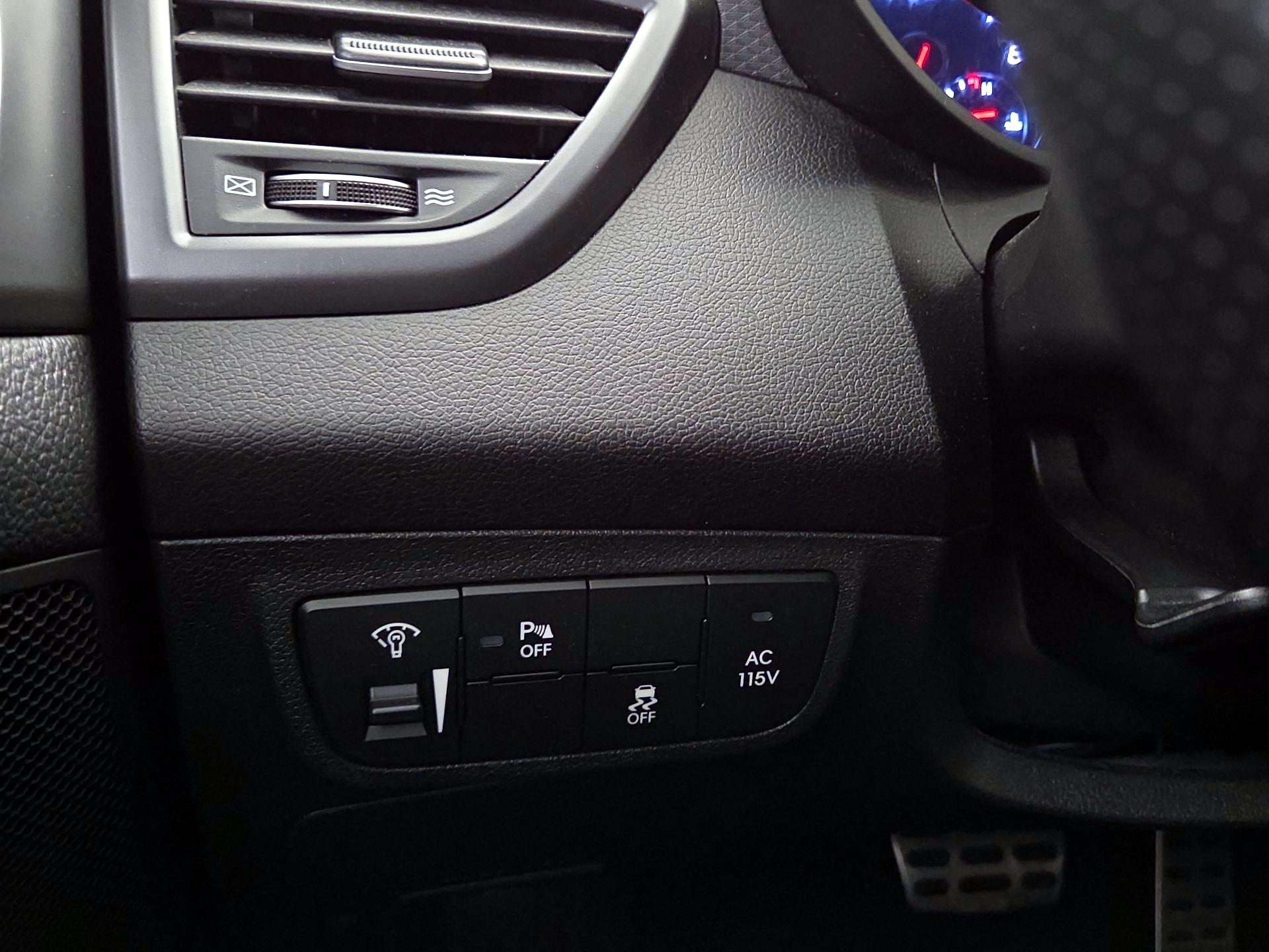 Thumbnail: 2017 Hyundai Veloster - 13