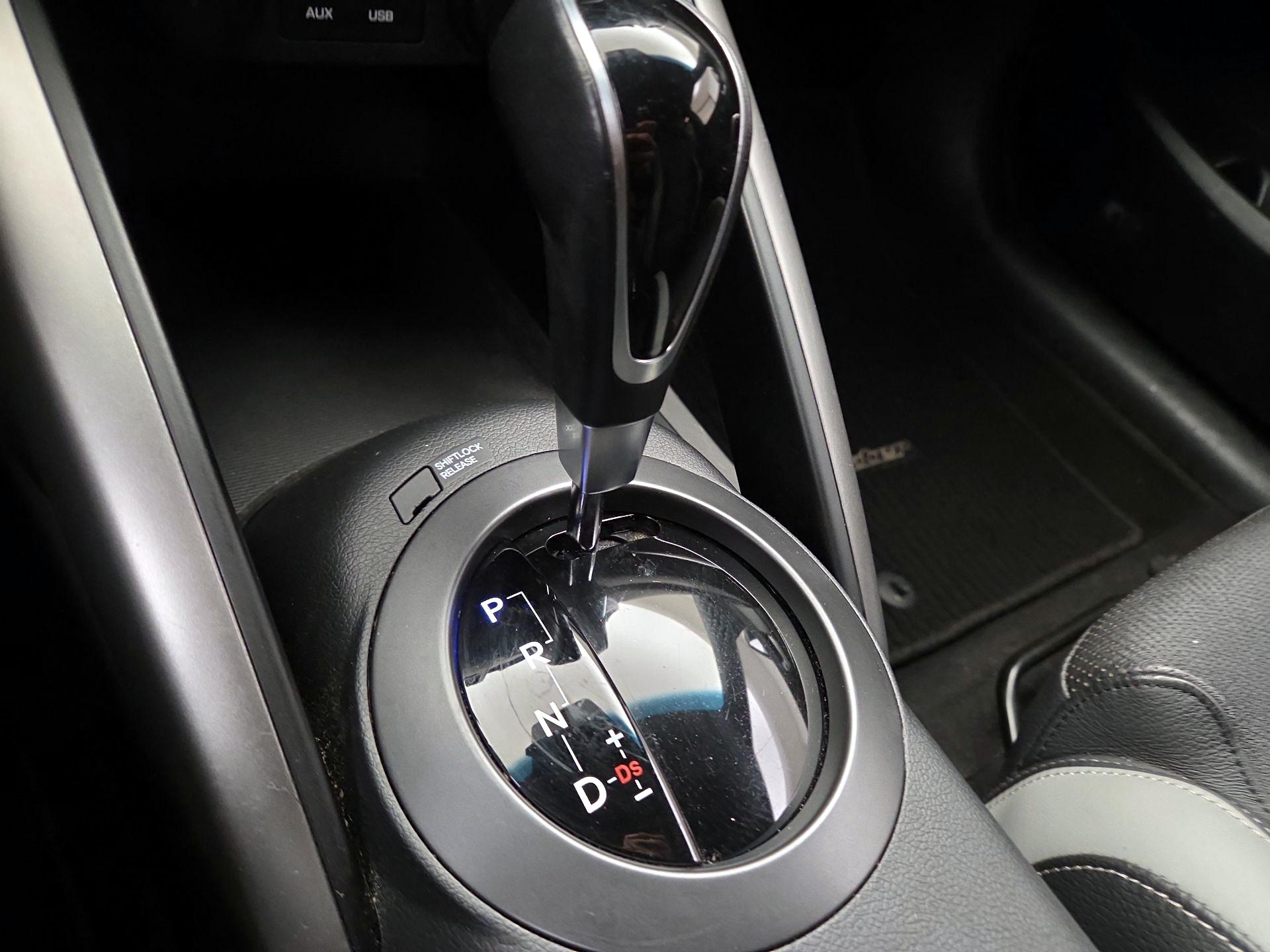 Thumbnail: 2017 Hyundai Veloster - 18