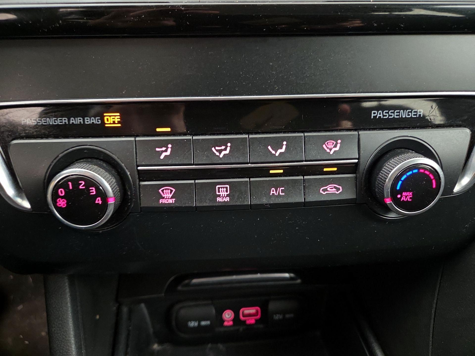 Thumbnail: 2016 Kia Optima - 16