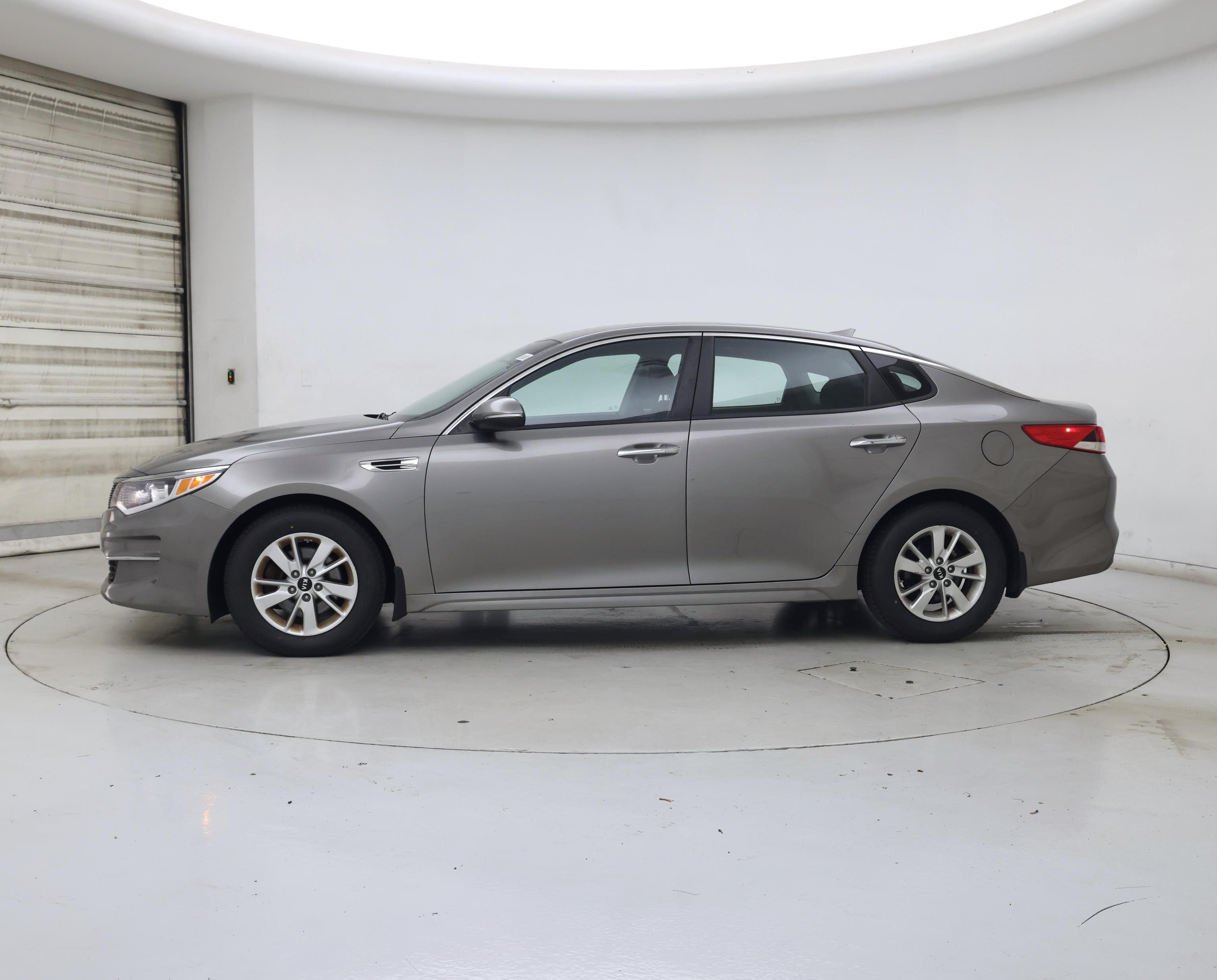 Thumbnail: 2016 Kia Optima - 3