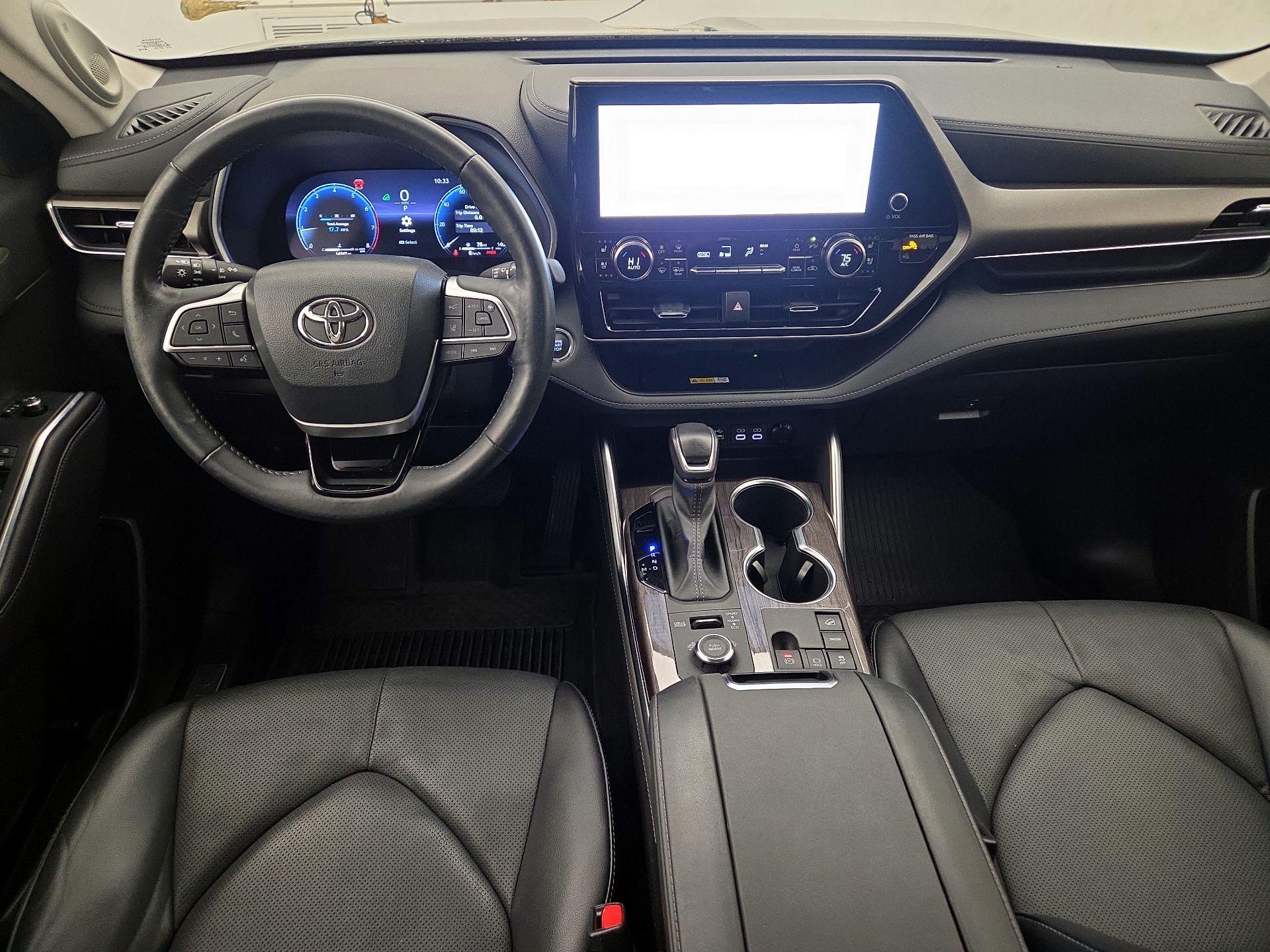 Thumbnail: 2023 Toyota Highlander - 9