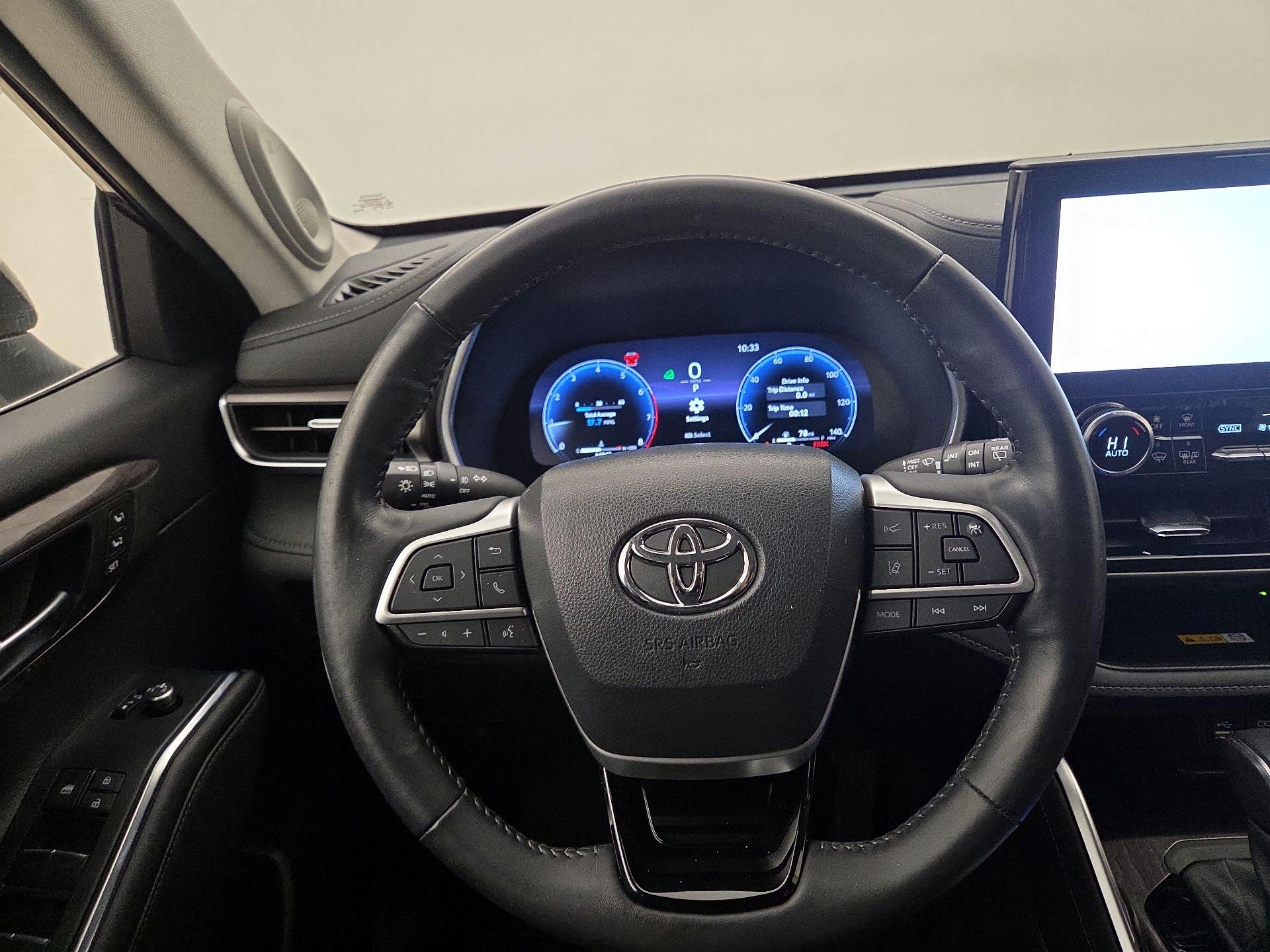 Thumbnail: 2023 Toyota Highlander - 10