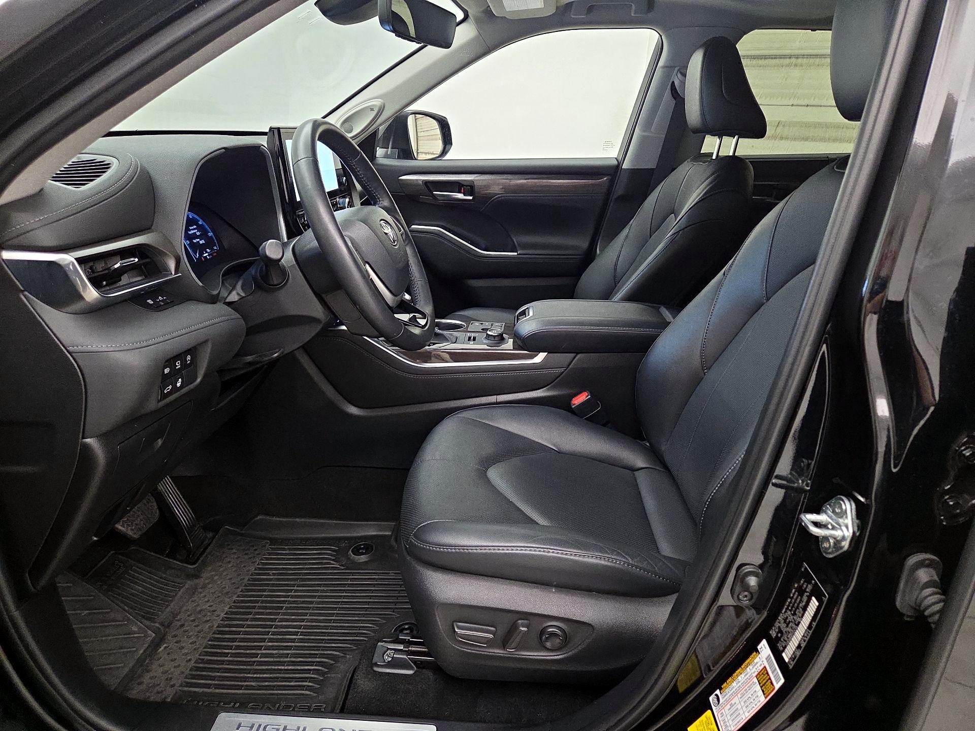 Thumbnail: 2023 Toyota Highlander - 11