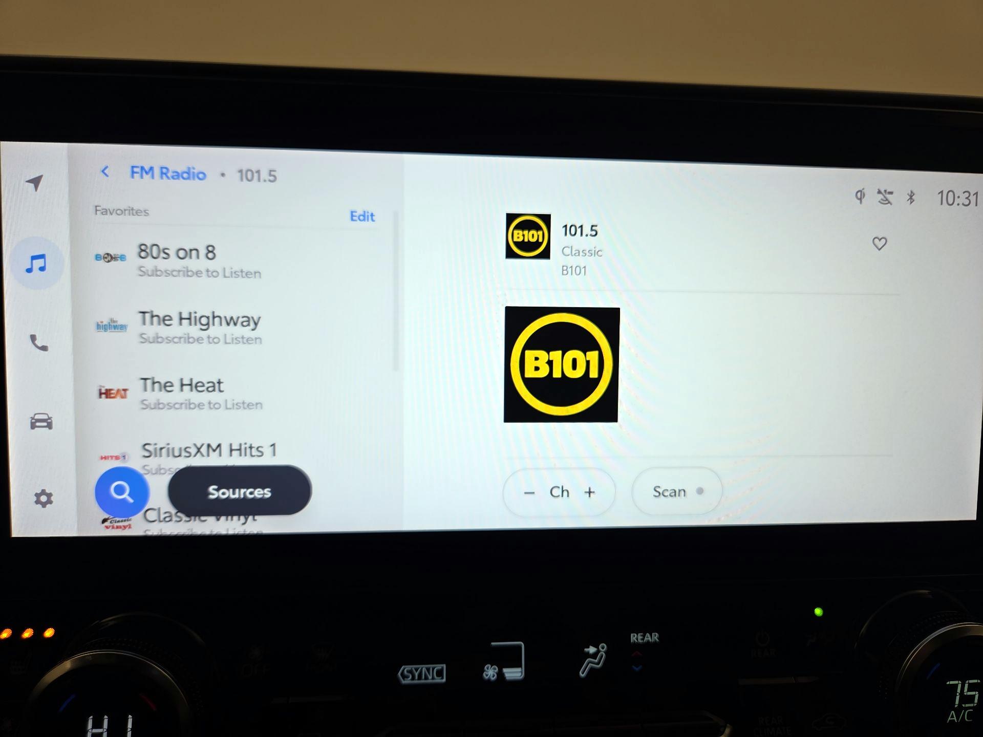 Thumbnail: 2023 Toyota Highlander - 15