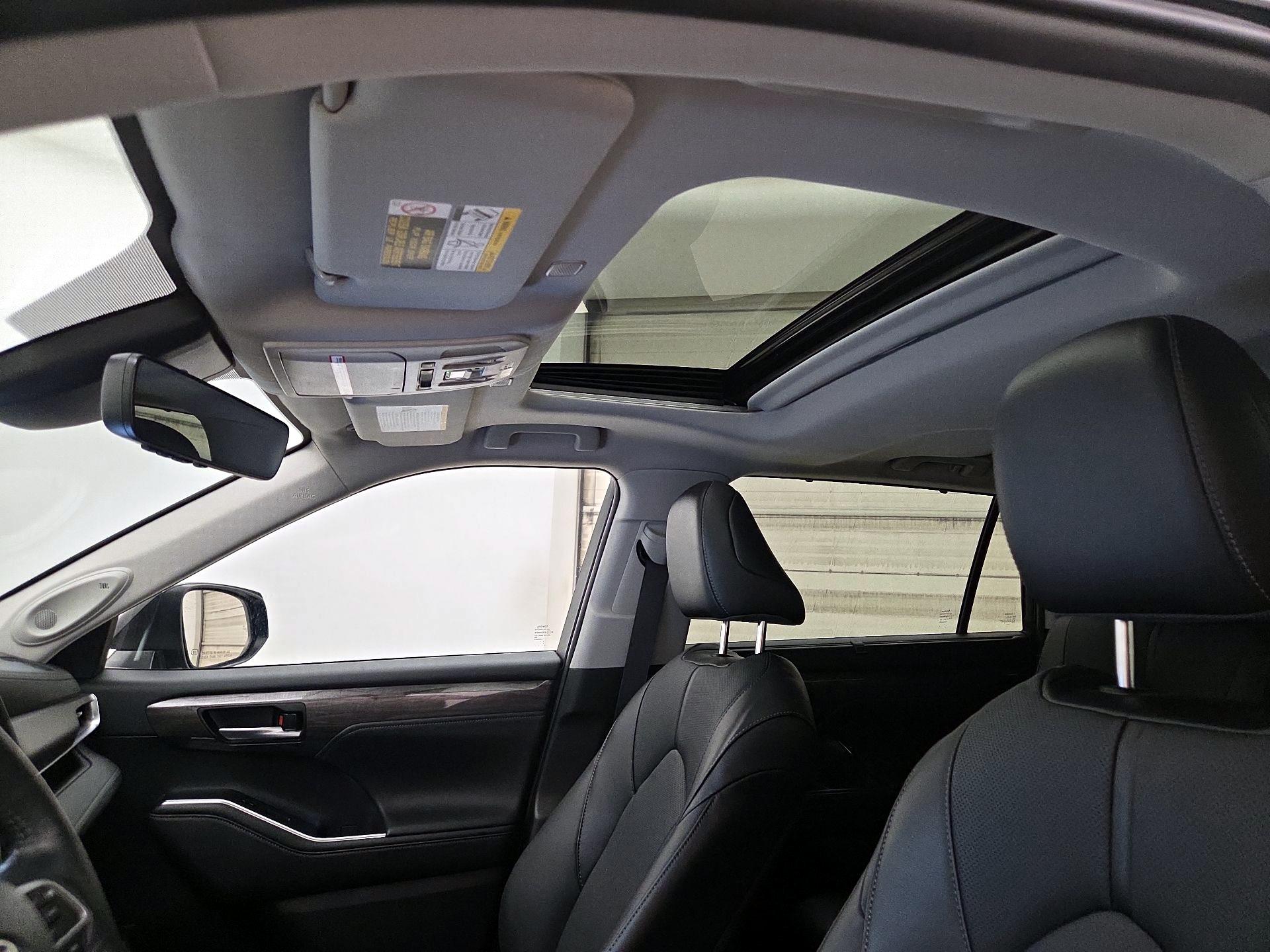 Thumbnail: 2023 Toyota Highlander - 19