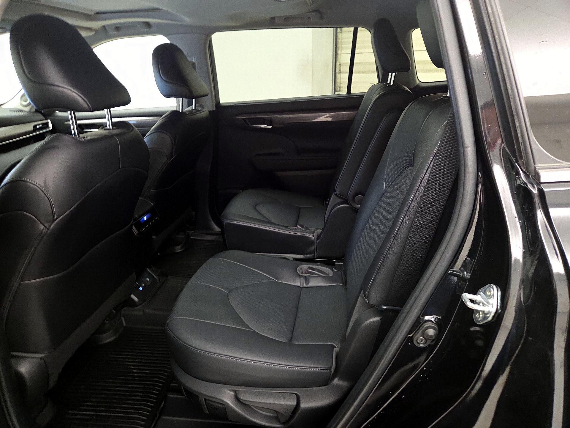 Thumbnail: 2023 Toyota Highlander - 20