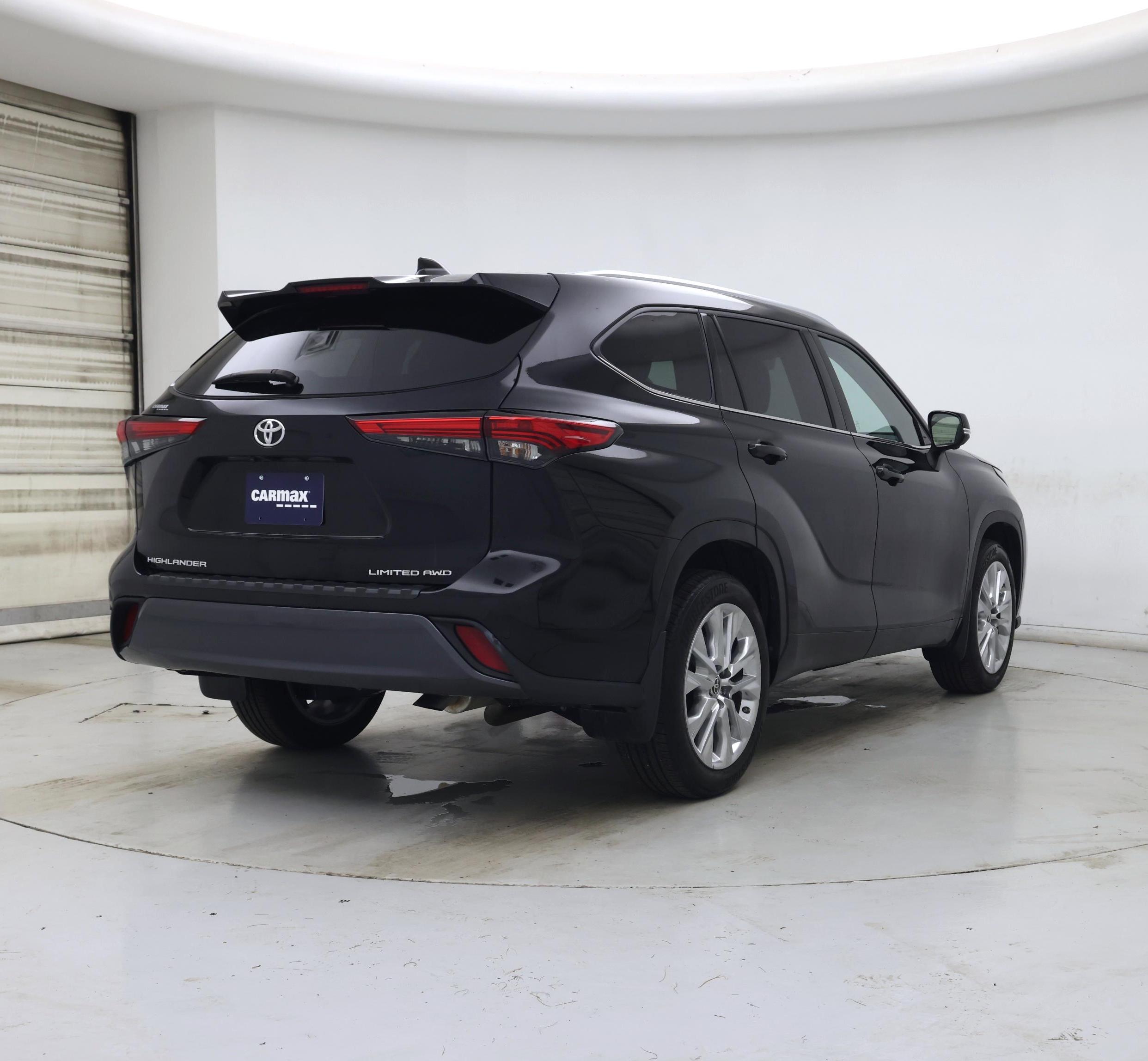 Thumbnail: 2023 Toyota Highlander - 8