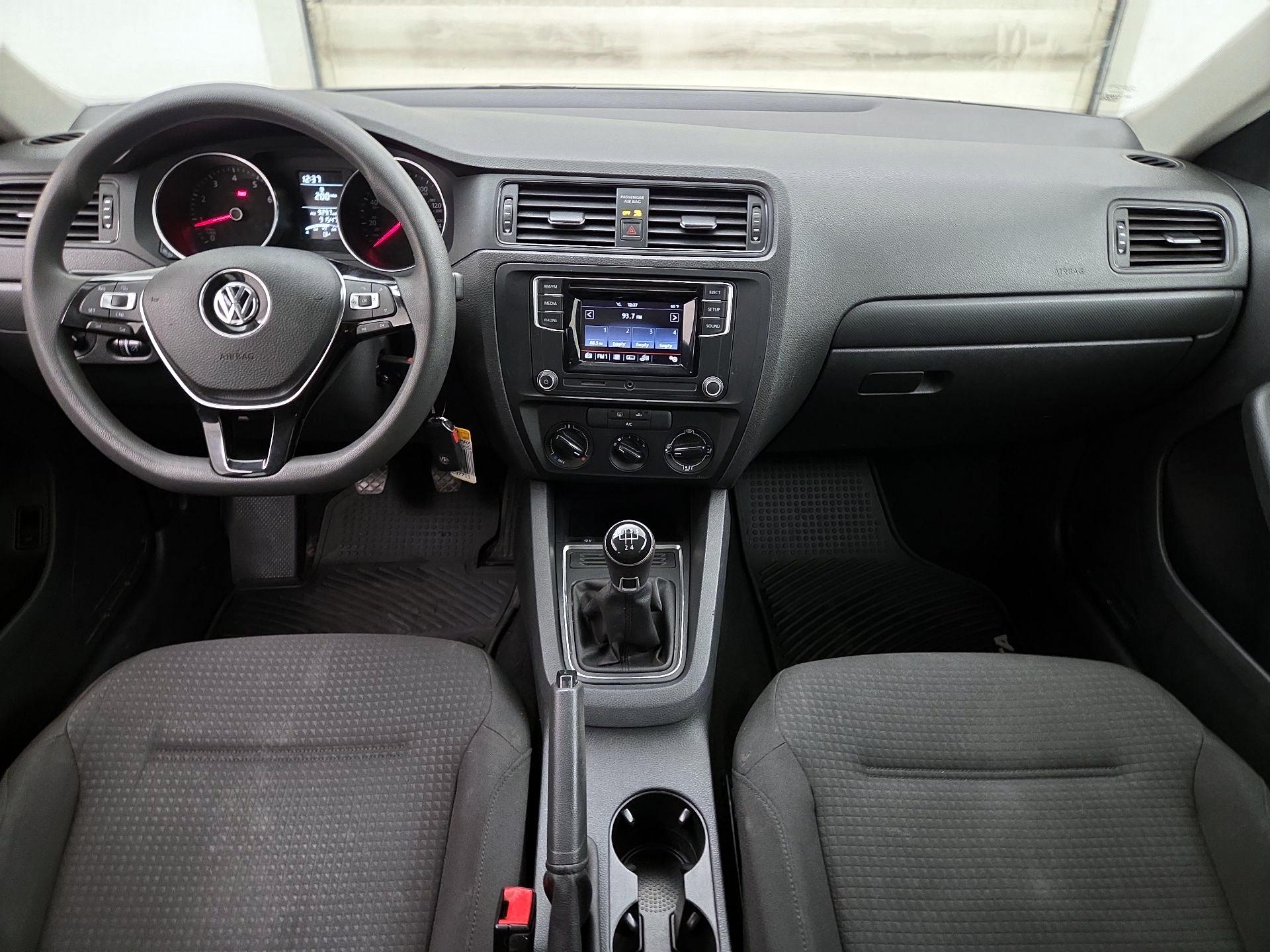 Thumbnail: 2016 Volkswagen Jetta - 9