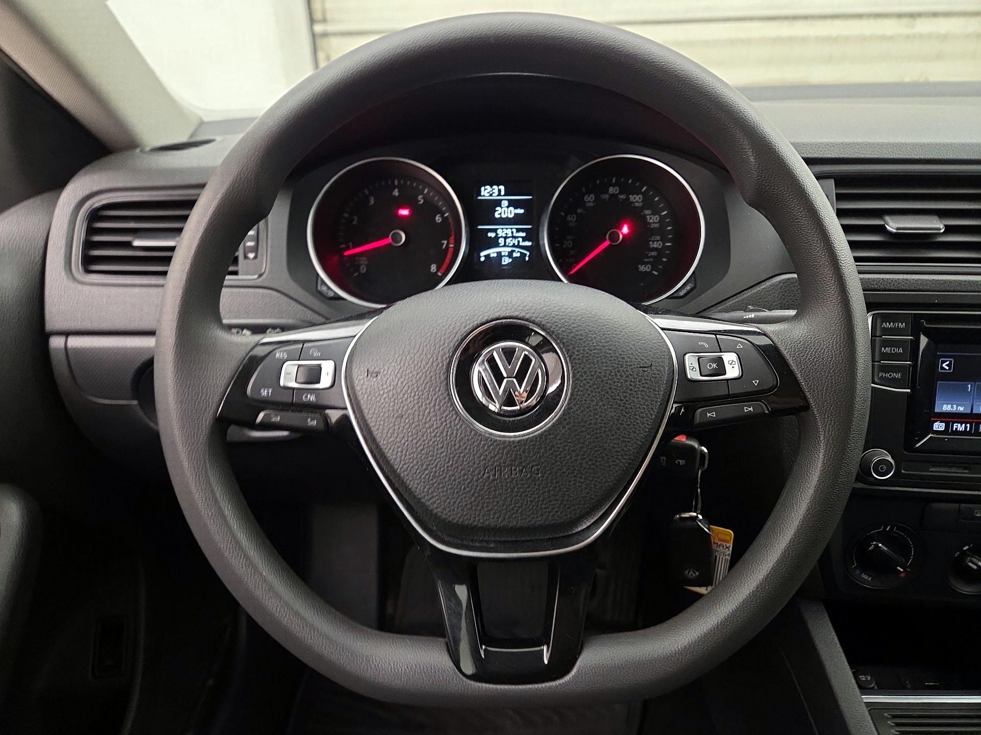 Thumbnail: 2016 Volkswagen Jetta - 10