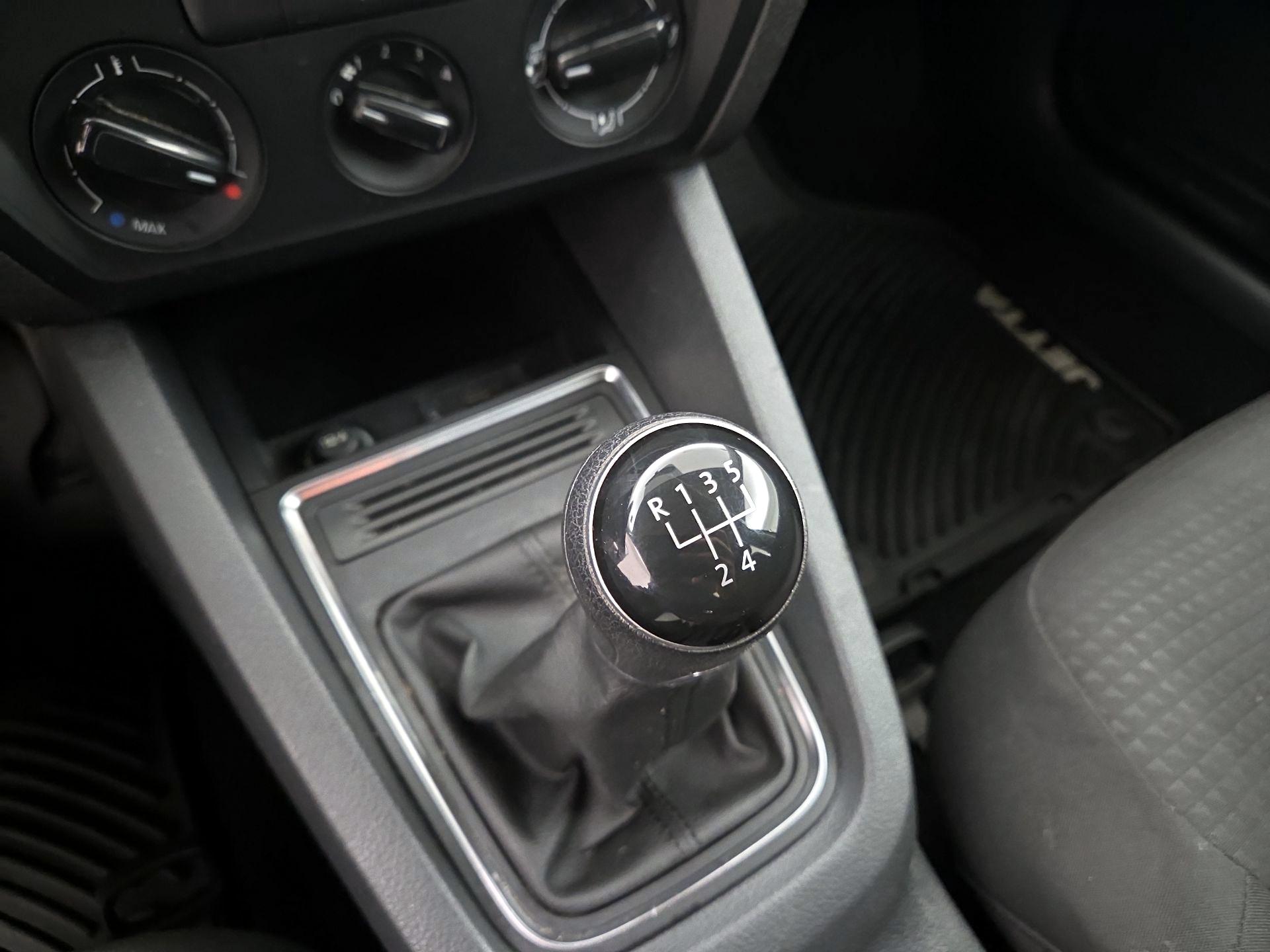 Thumbnail: 2016 Volkswagen Jetta - 16