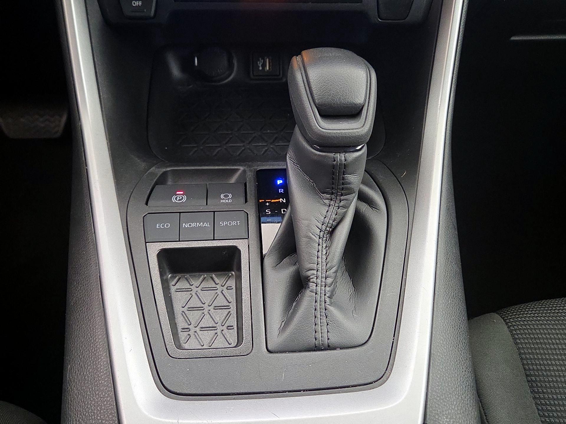 Thumbnail: 2023 Toyota RAV4 - 17