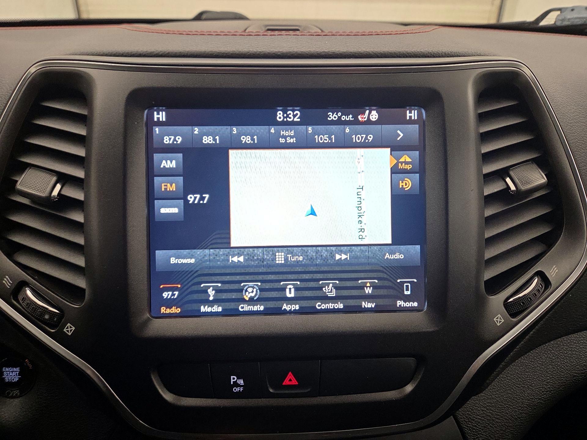 Thumbnail: 2019 Jeep Cherokee - 16