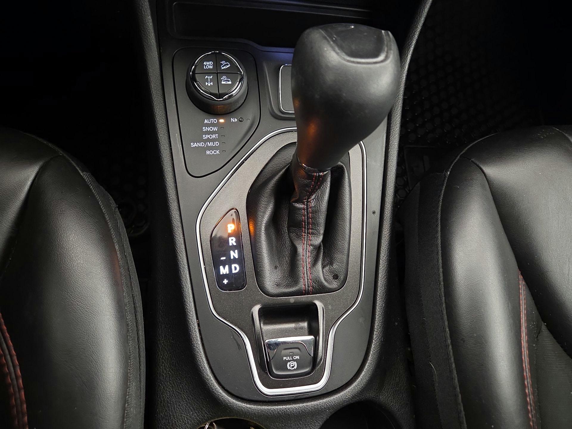 Thumbnail: 2019 Jeep Cherokee - 18