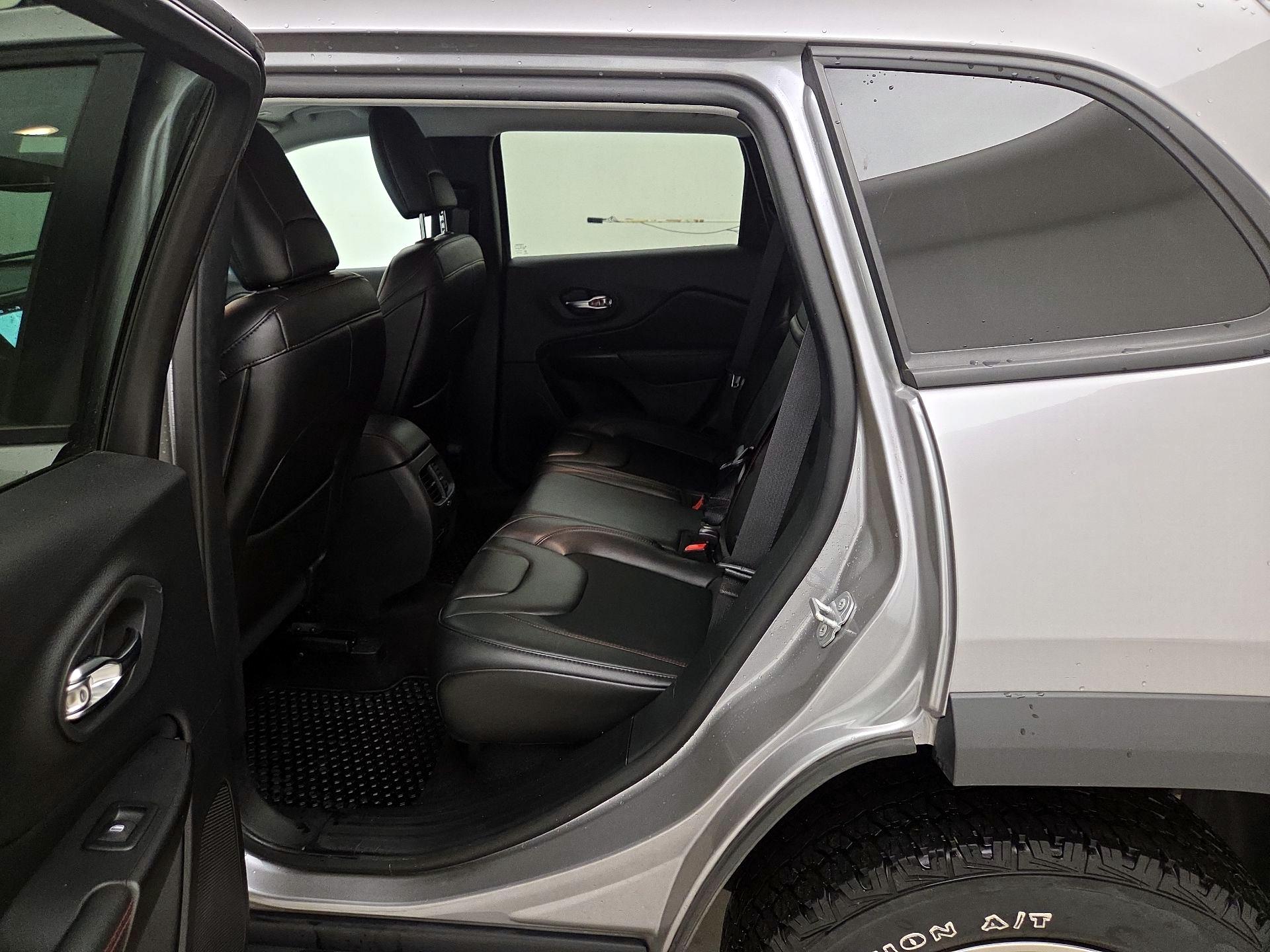 Thumbnail: 2019 Jeep Cherokee - 20