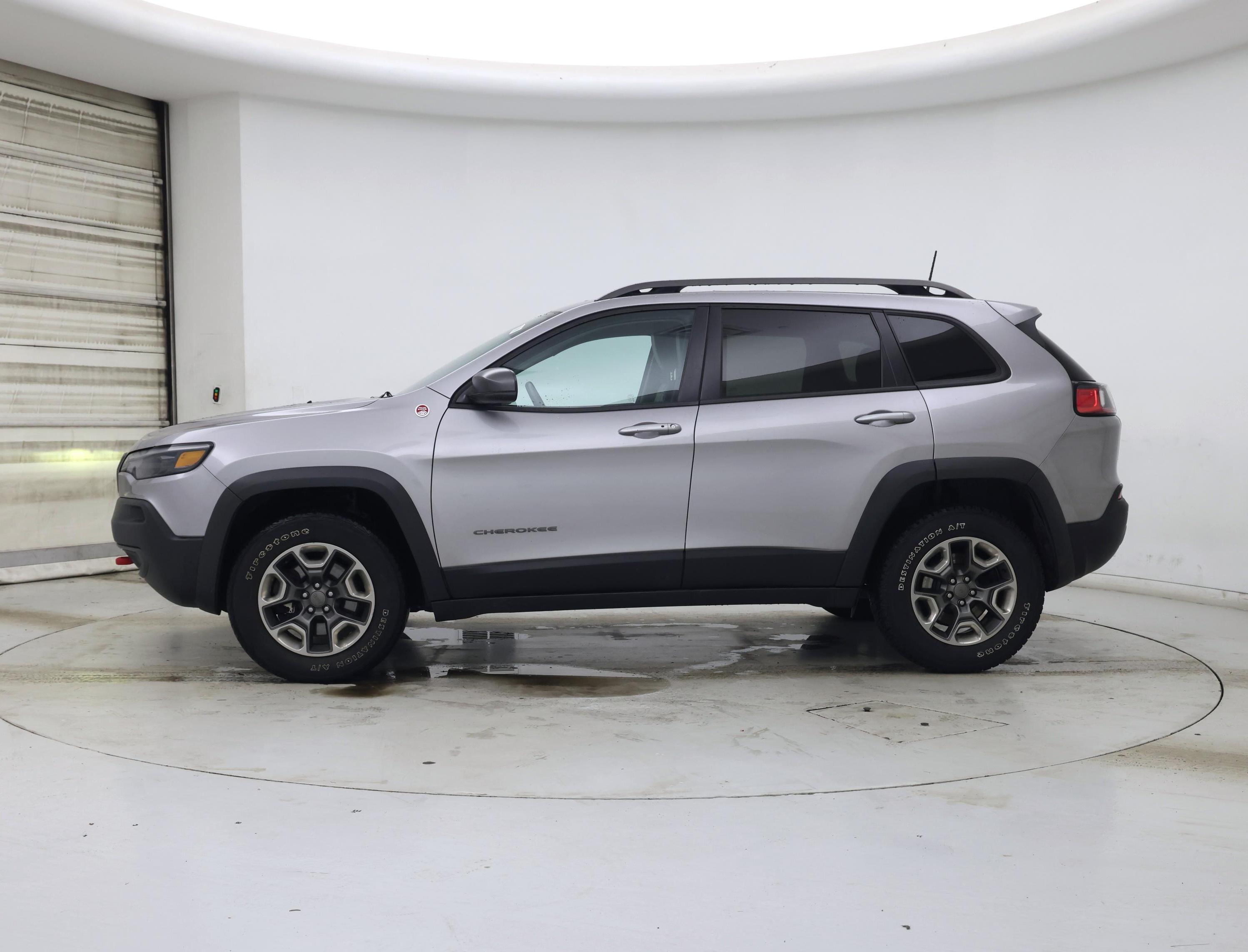 Thumbnail: 2019 Jeep Cherokee - 3