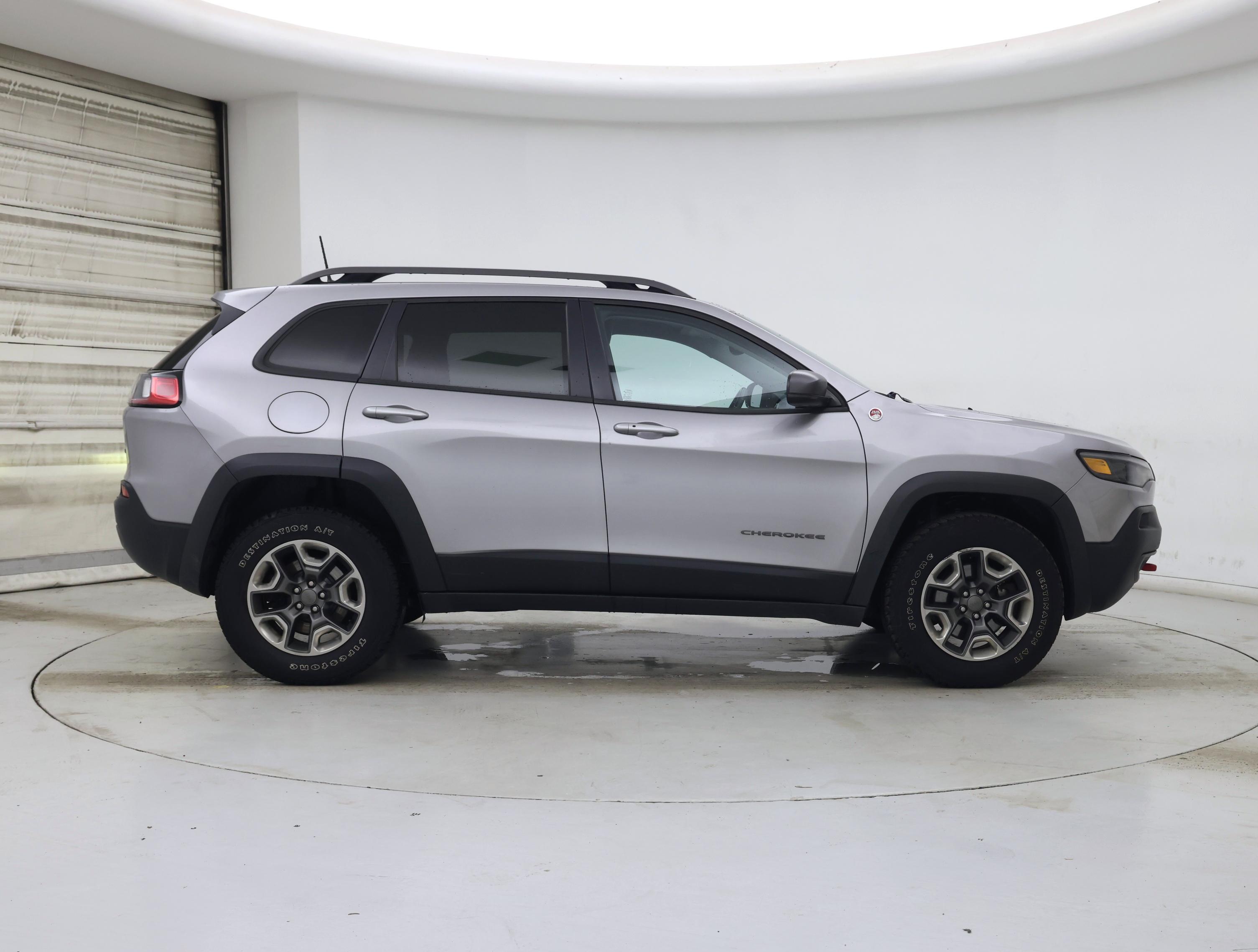 Thumbnail: 2019 Jeep Cherokee - 7