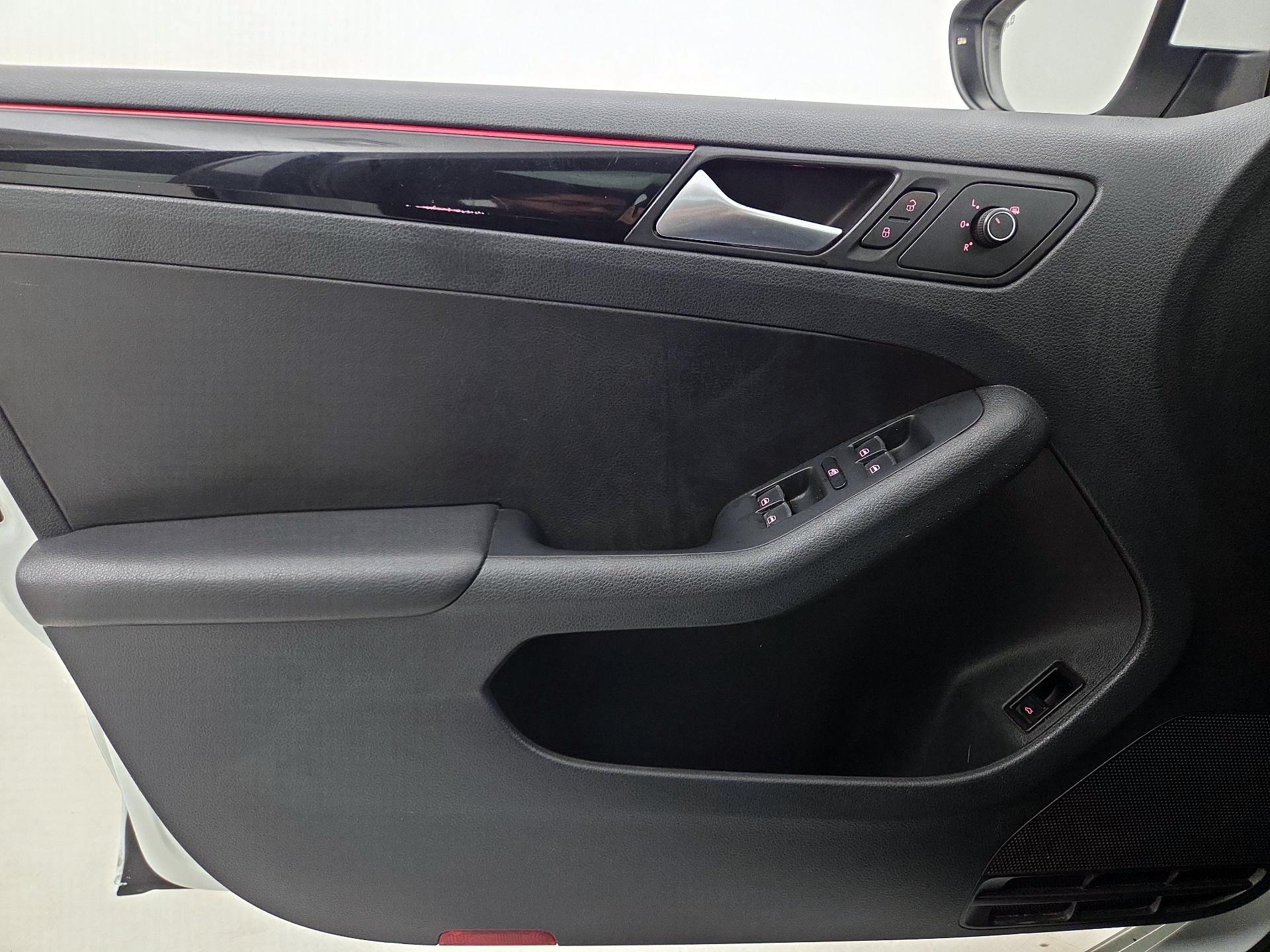 Thumbnail: 2017 Volkswagen Jetta - 12