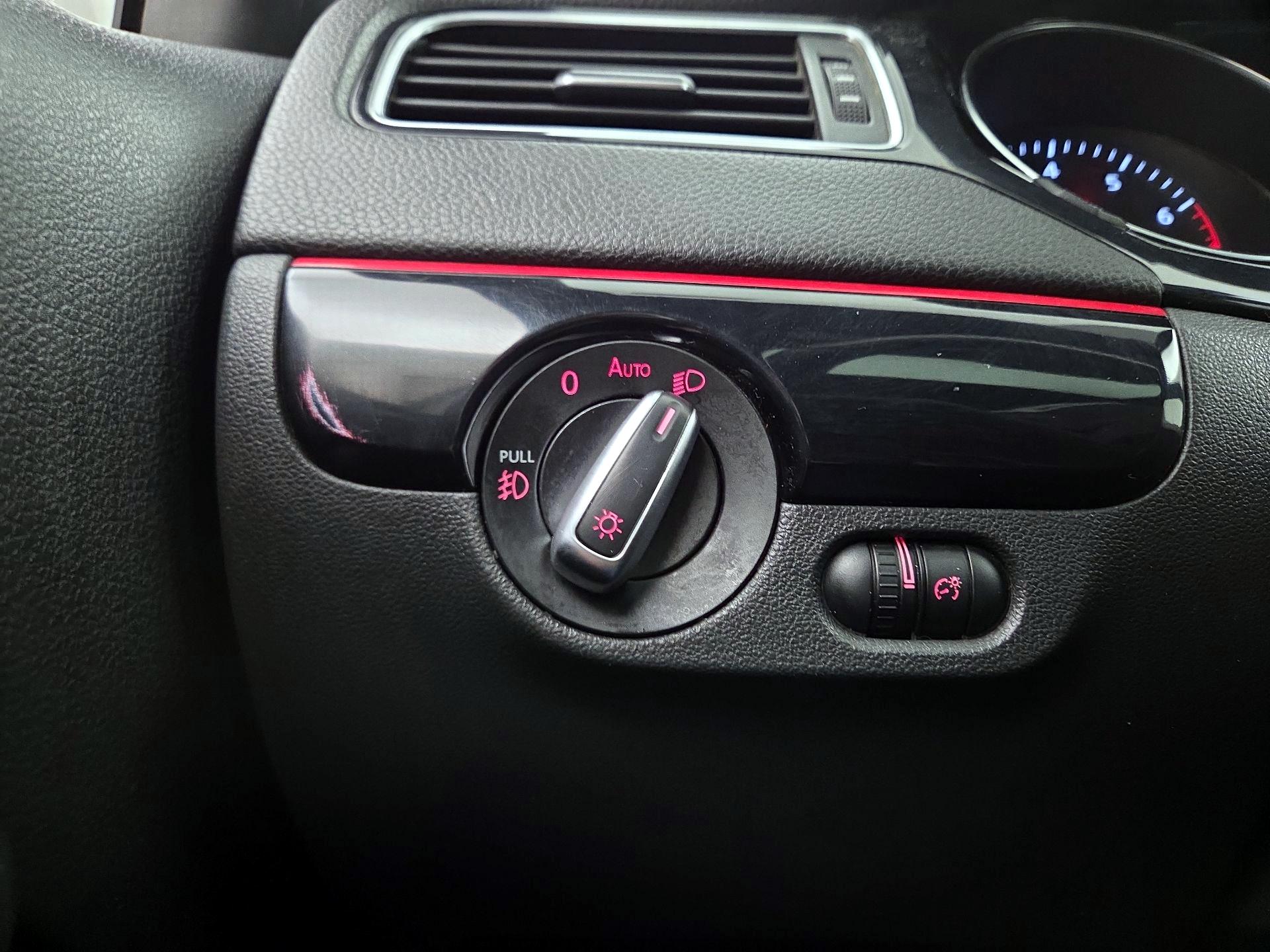 Thumbnail: 2017 Volkswagen Jetta - 13