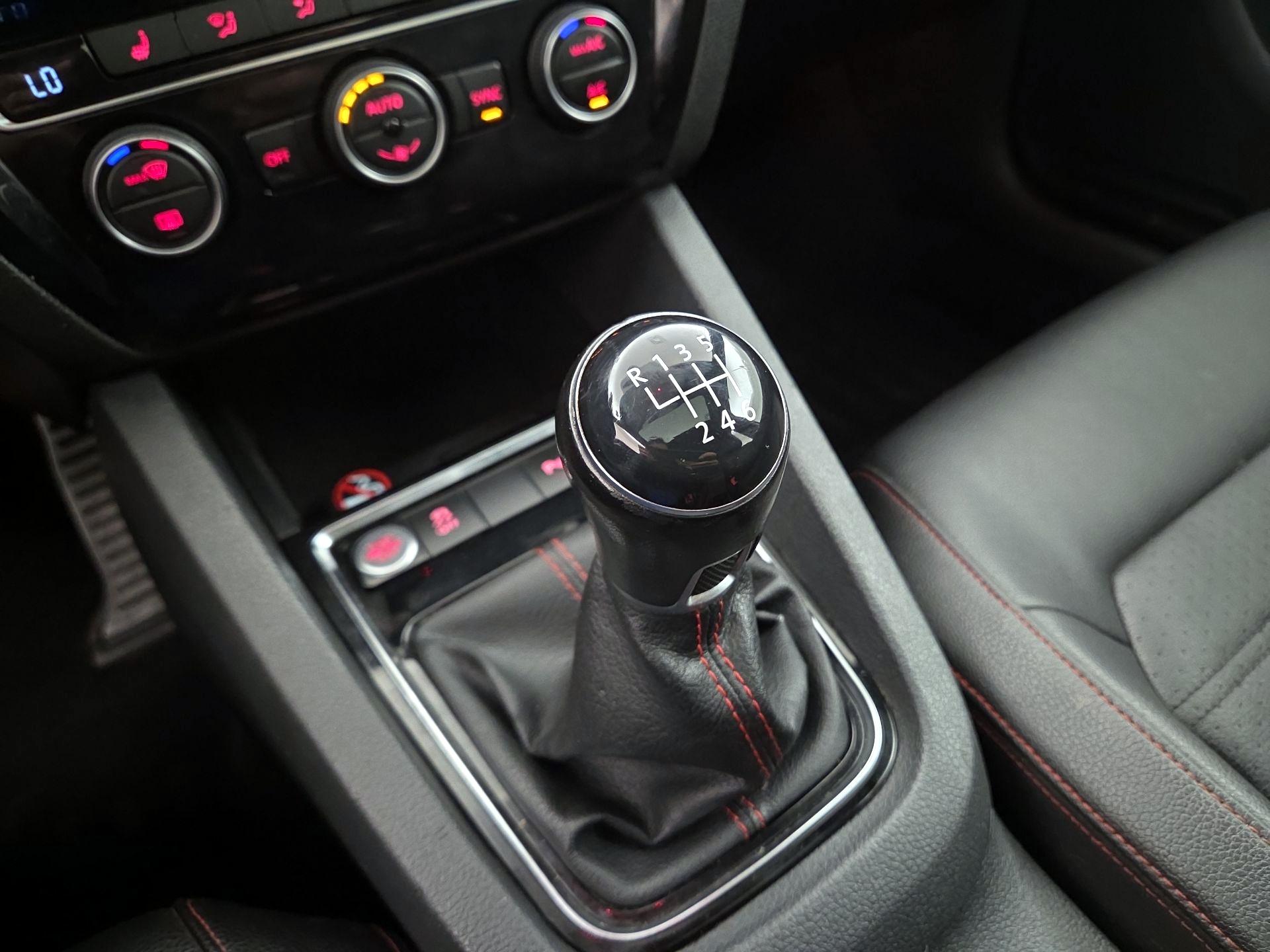 Thumbnail: 2017 Volkswagen Jetta - 18