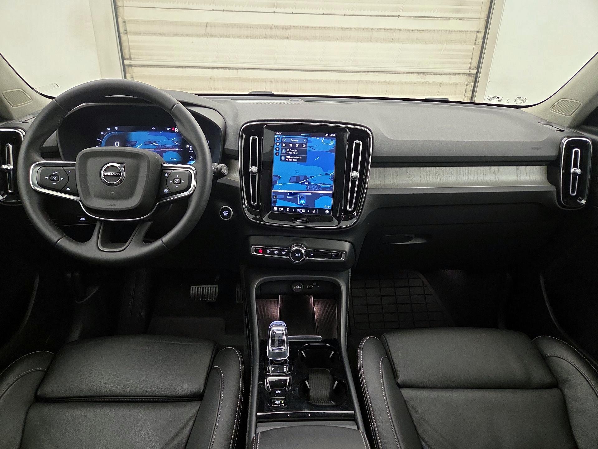 Thumbnail: 2023 Volvo XC40 - 9